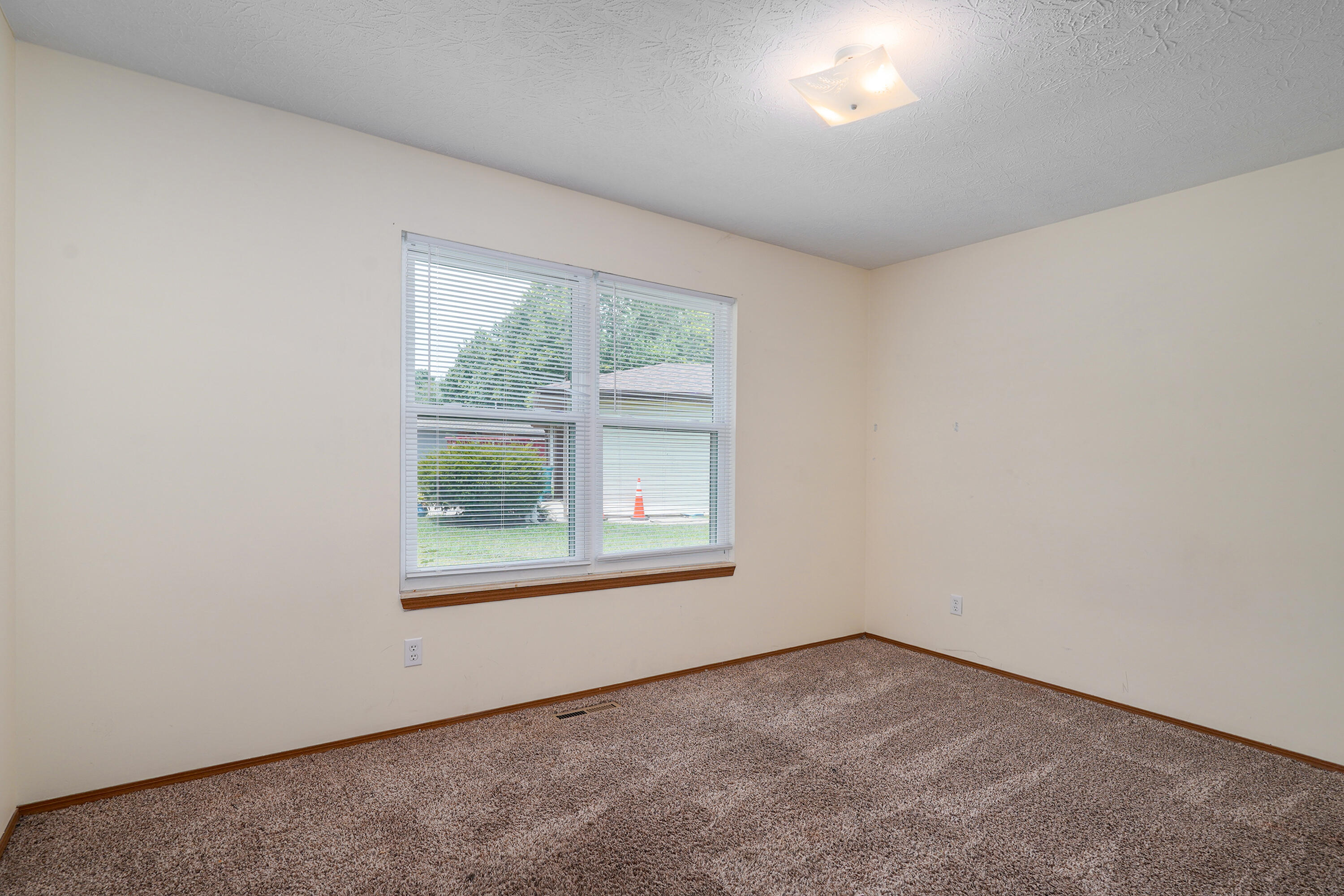 515 West Edgewood Street Property Photo 17