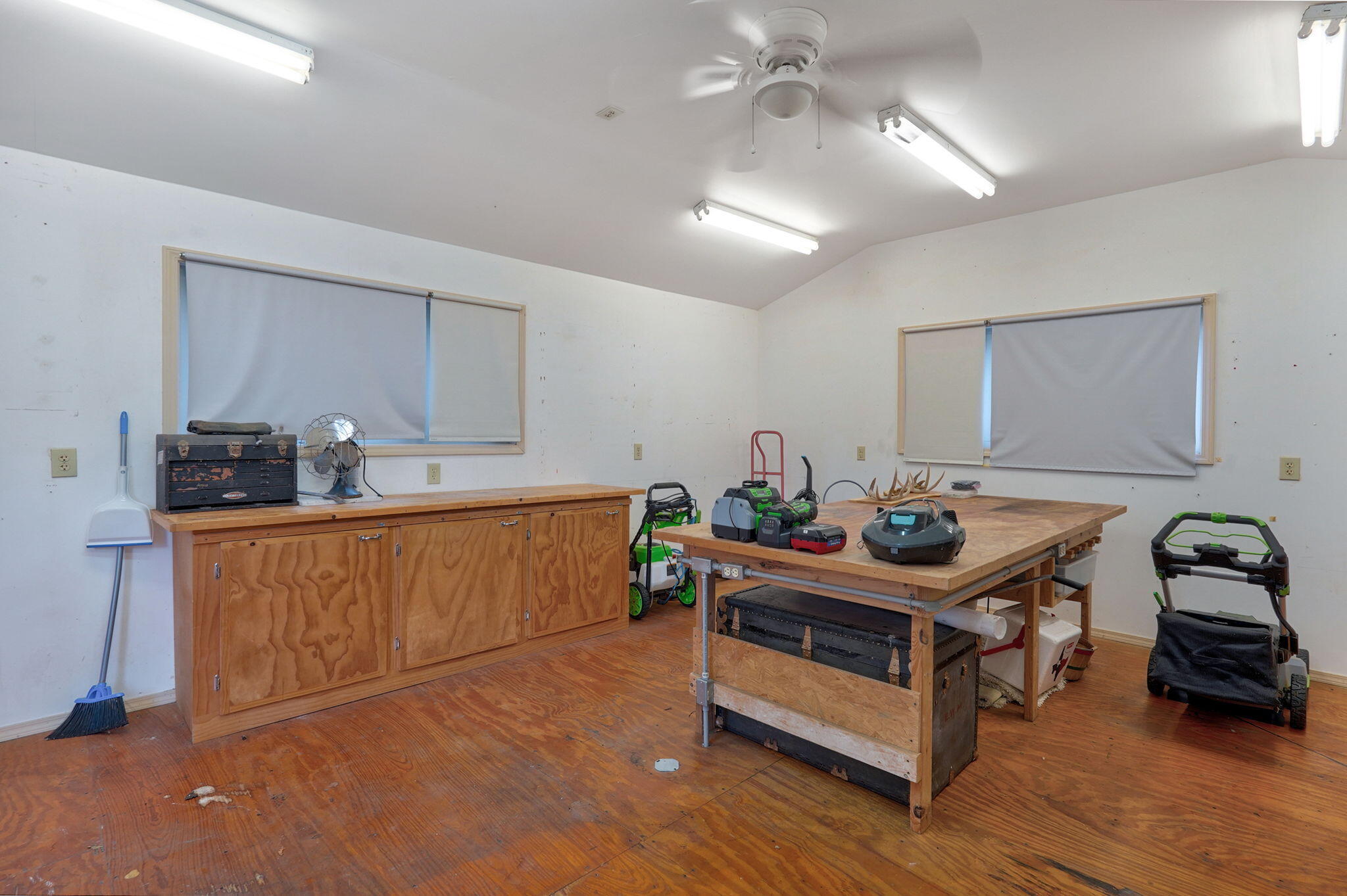 2702 East Lee Street Property Photo 31