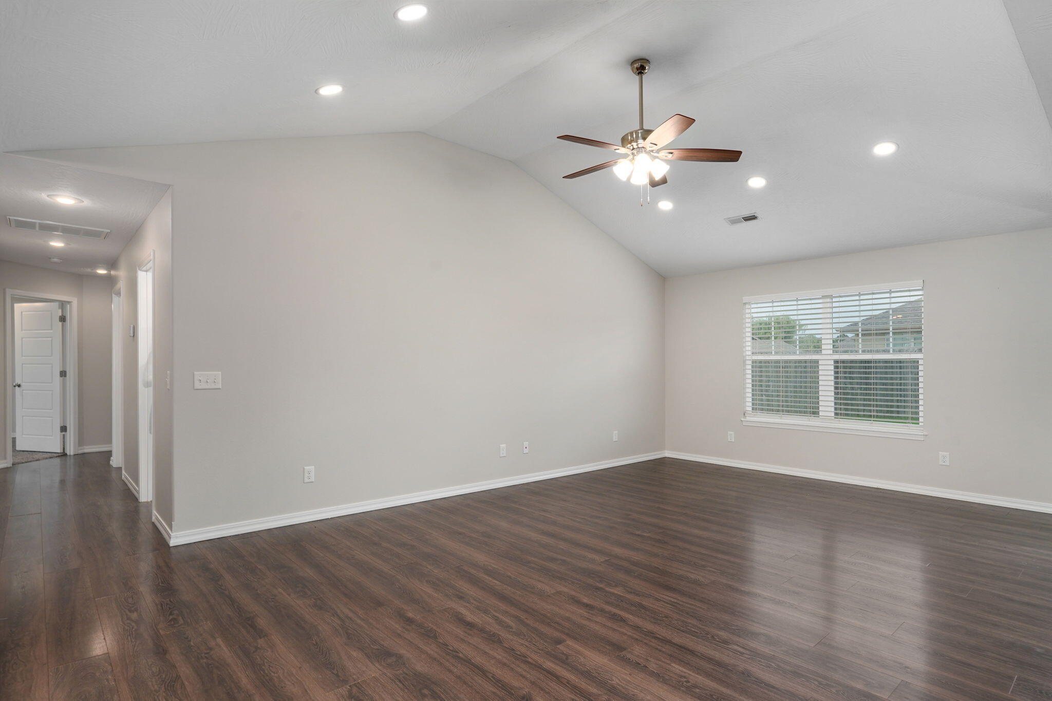 5627 West Pecan Street Property Photo 5