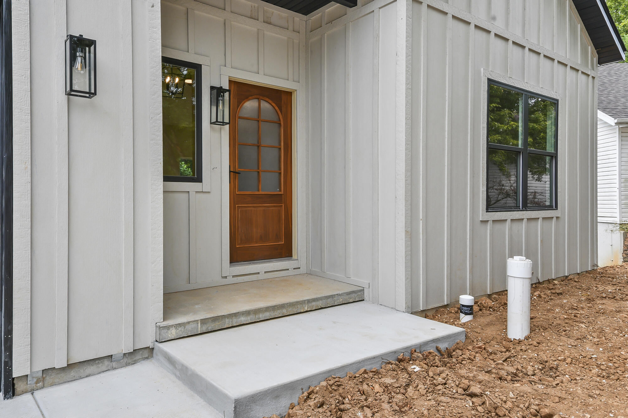 606 East Oak Leaf Court Property Photo 3