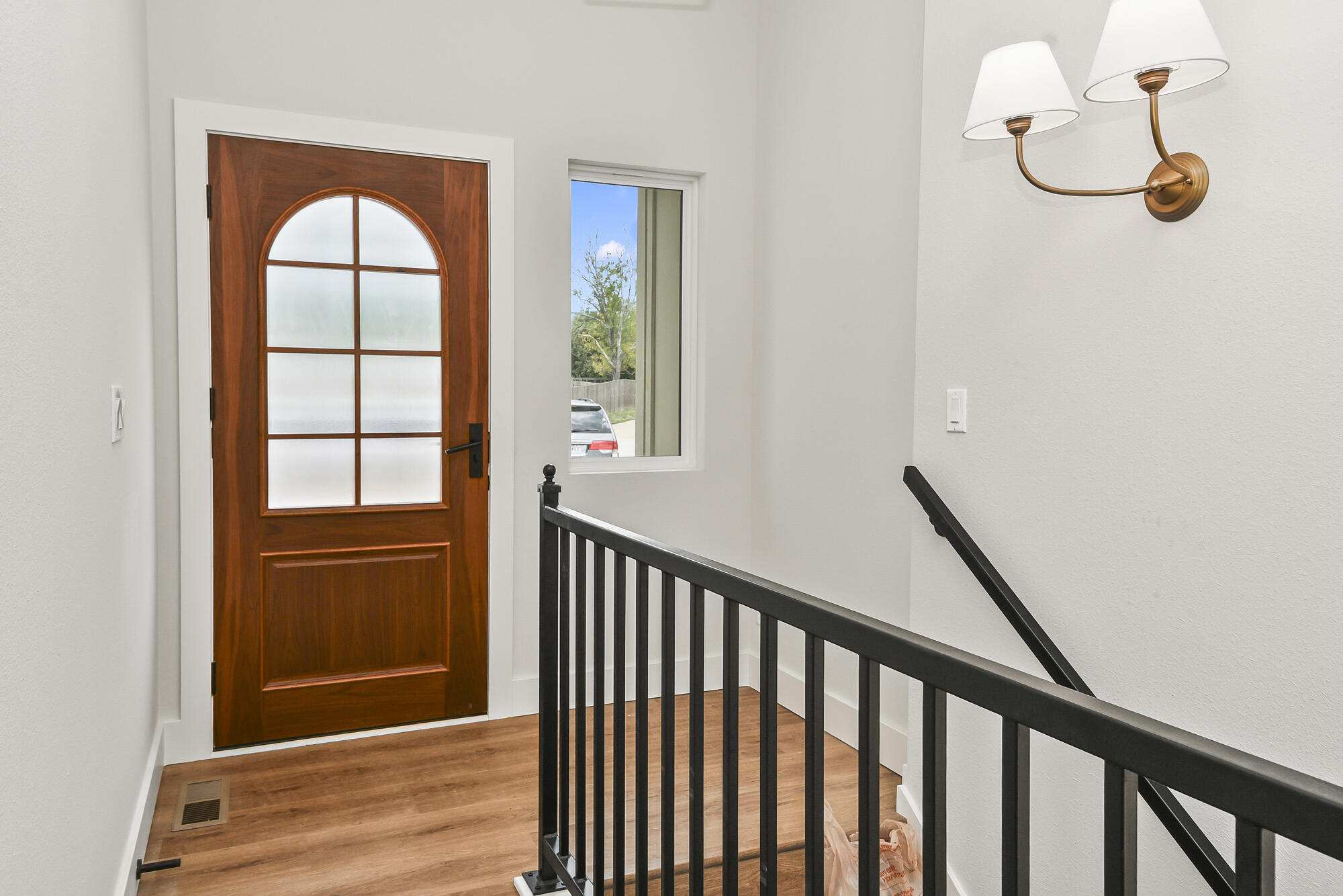 606 East Oak Leaf Court Property Photo 4