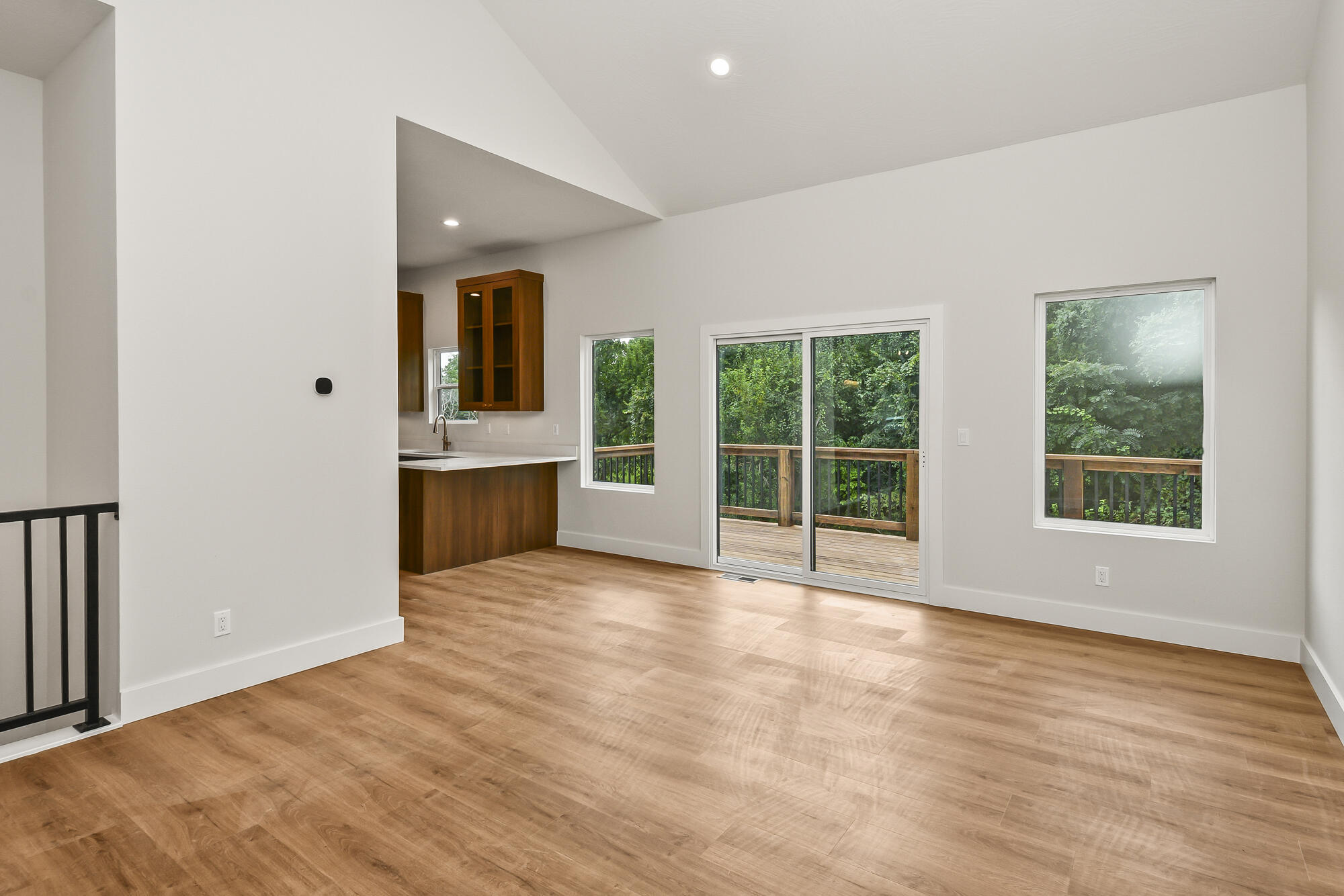 606 East Oak Leaf Court Property Photo 6