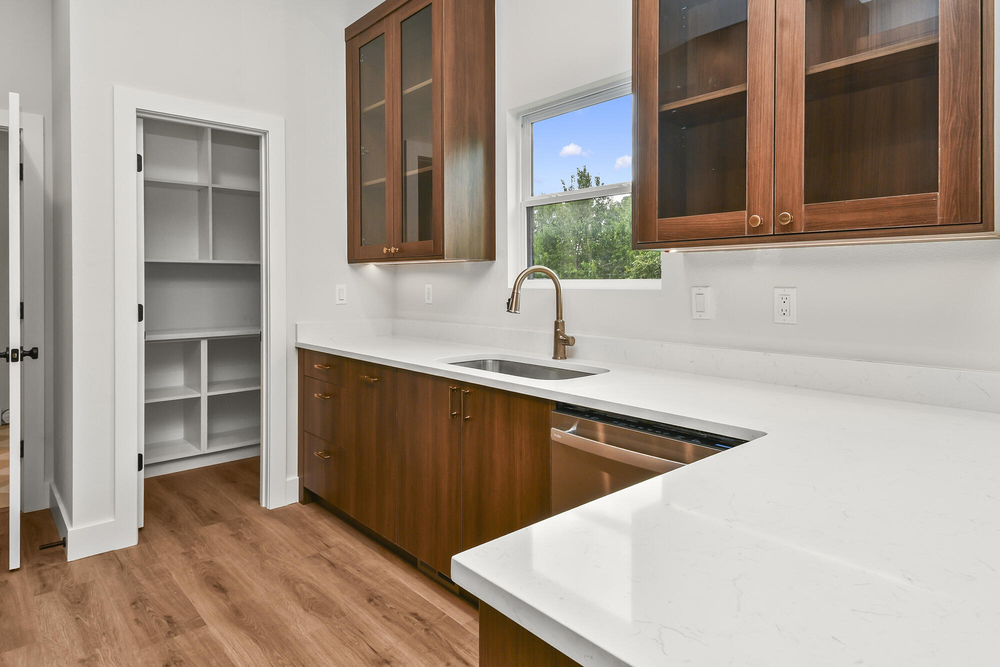 606 East Oak Leaf Court Property Photo 12