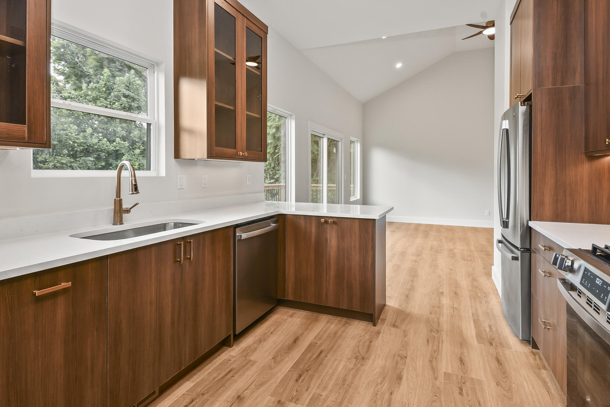 606 East Oak Leaf Court Property Photo 13