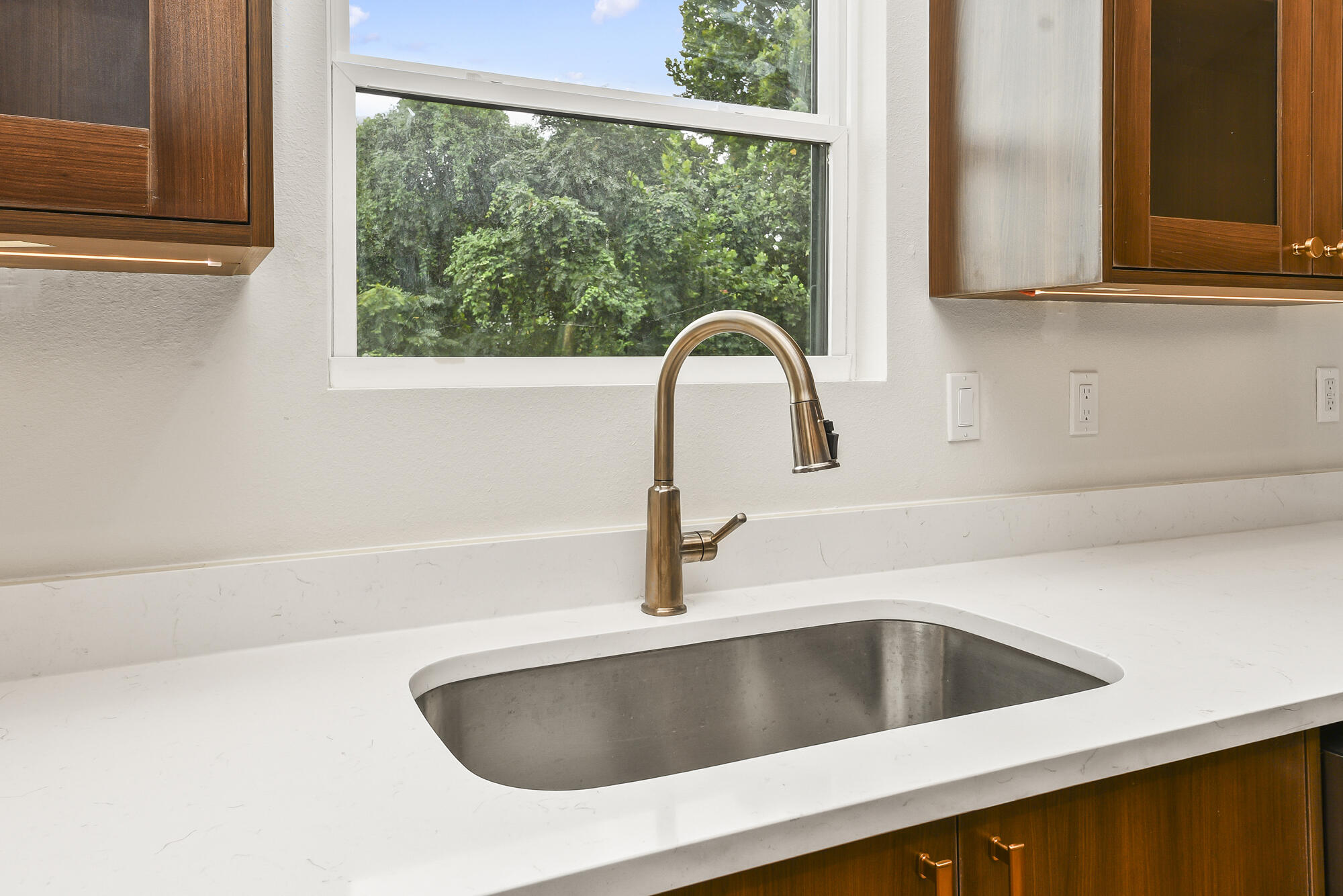 606 East Oak Leaf Court Property Photo 16