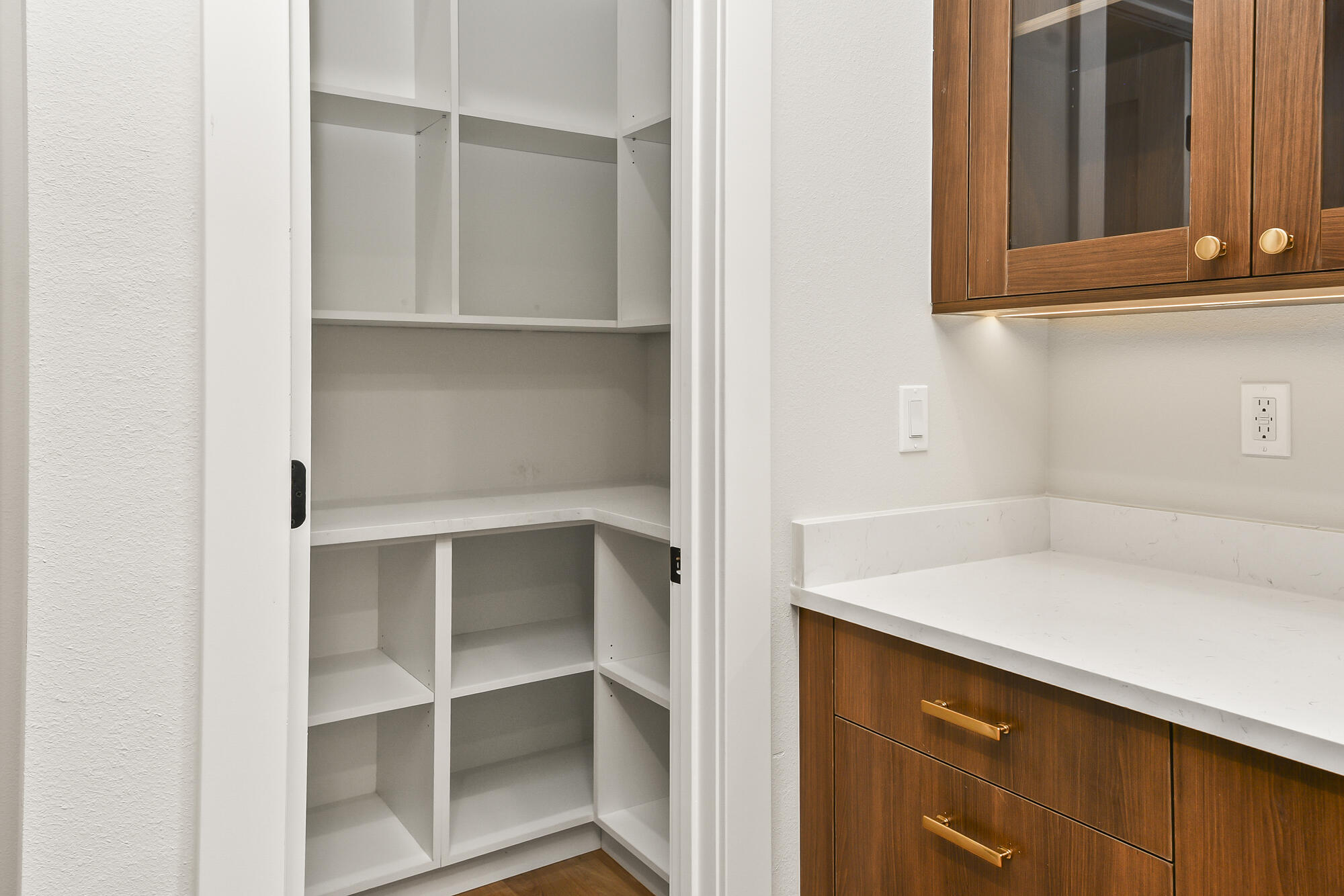 606 East Oak Leaf Court Property Photo 17