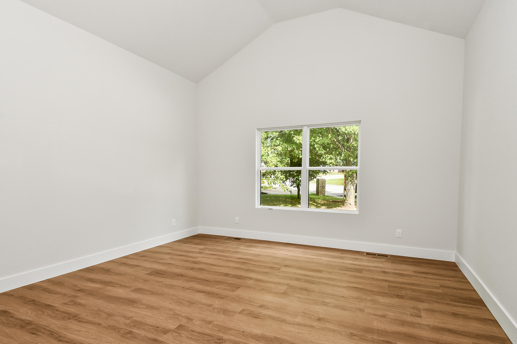 606 East Oak Leaf Court Property Photo 18