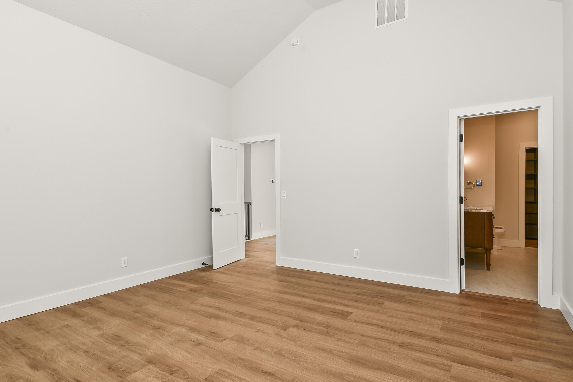 606 East Oak Leaf Court Property Photo 19