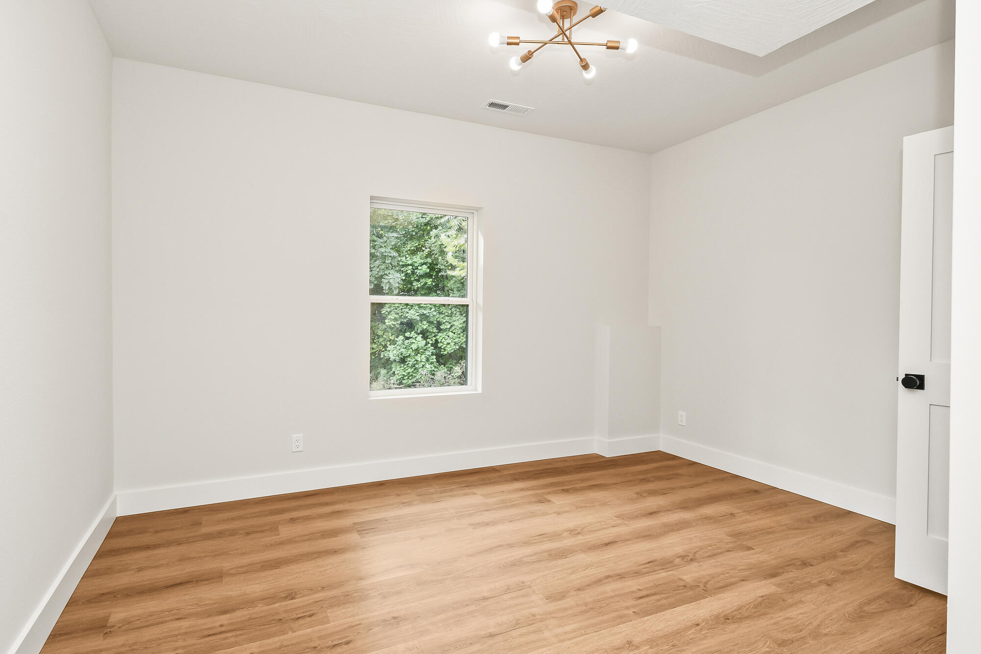 606 East Oak Leaf Court Property Photo 34