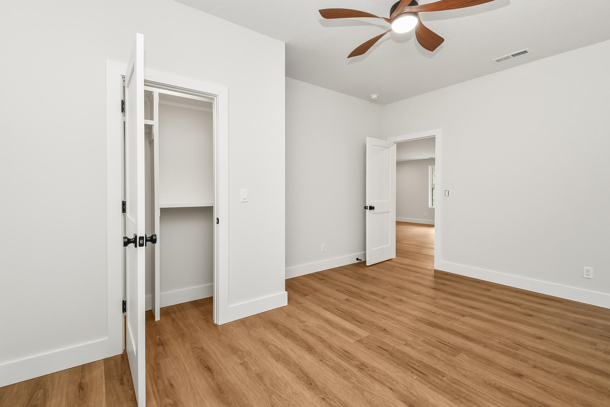 606 East Oak Leaf Court Property Photo 37