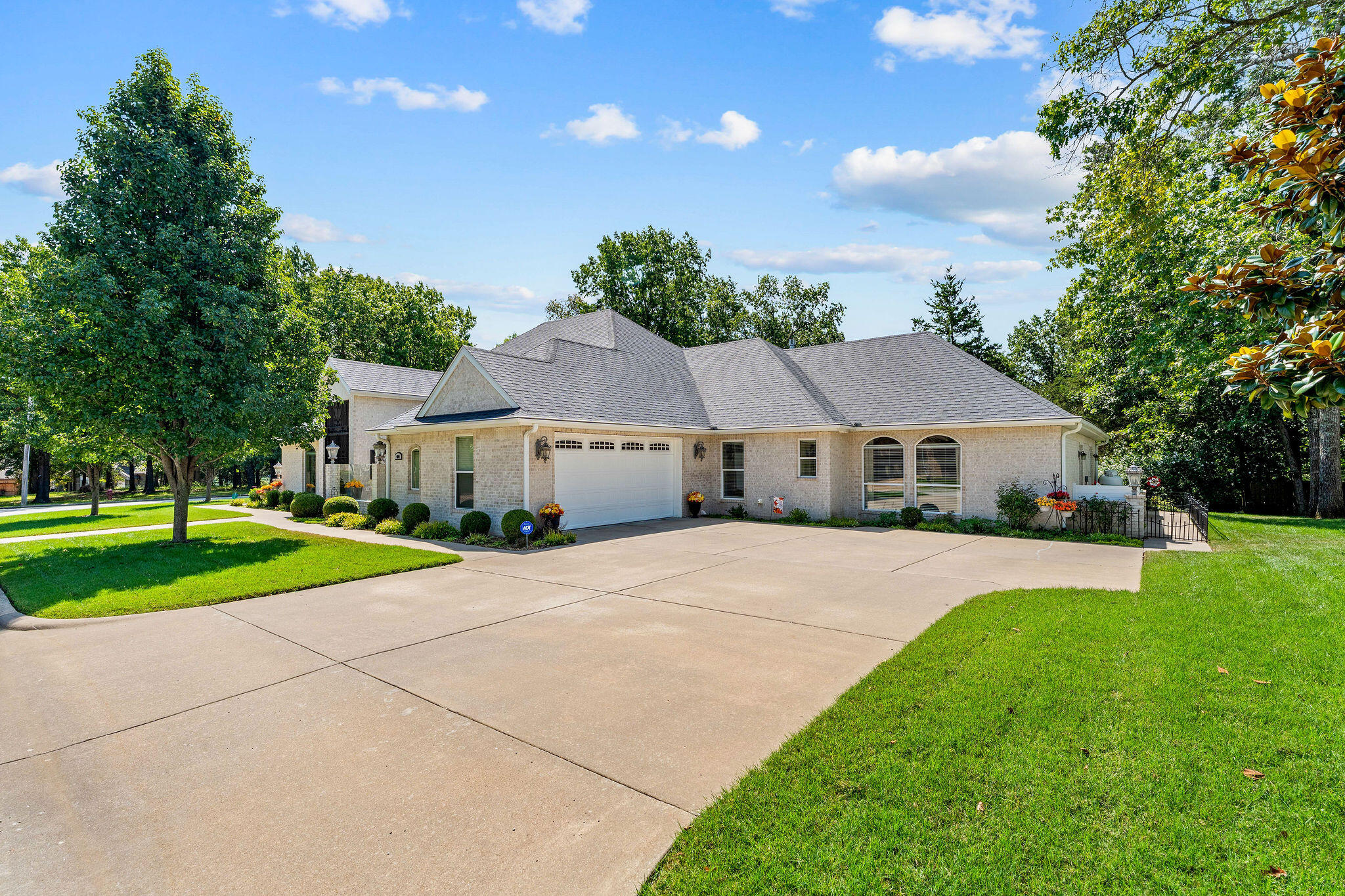 400 Loganberry Road Property Photo 2