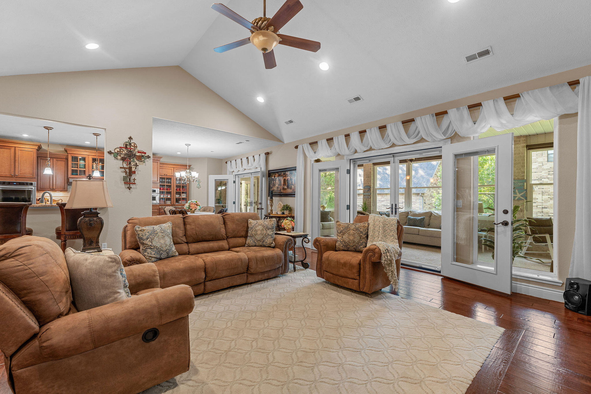 400 Loganberry Road Property Photo 5