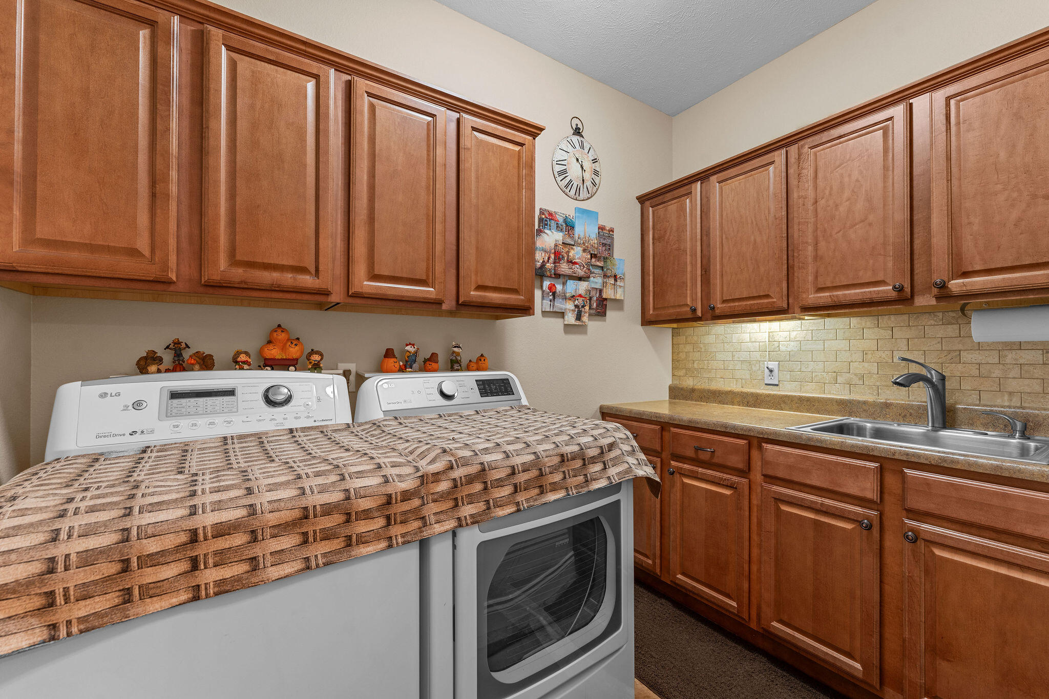 400 Loganberry Road Property Photo 27