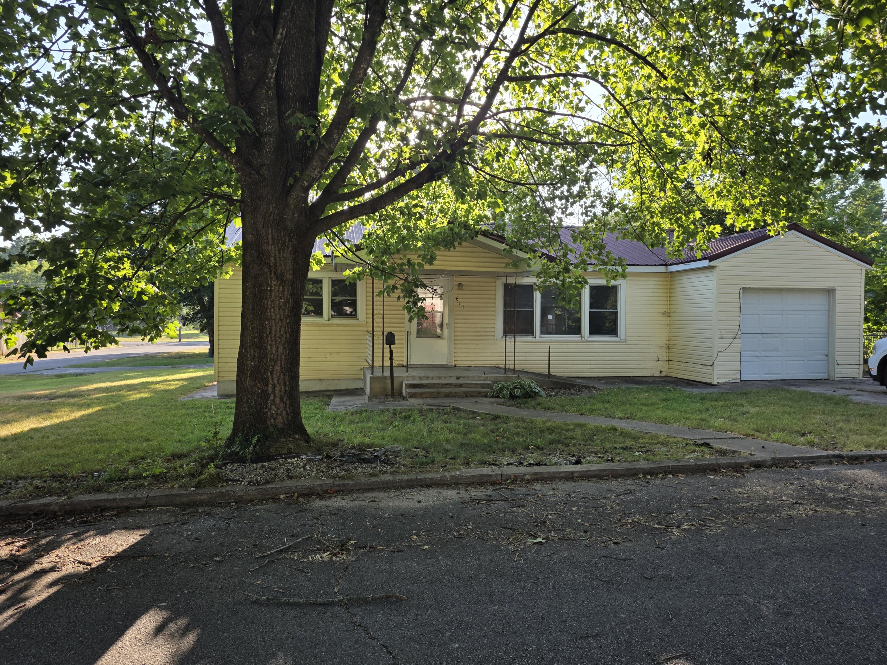 611 South Harrison Avenue Property Photo 1