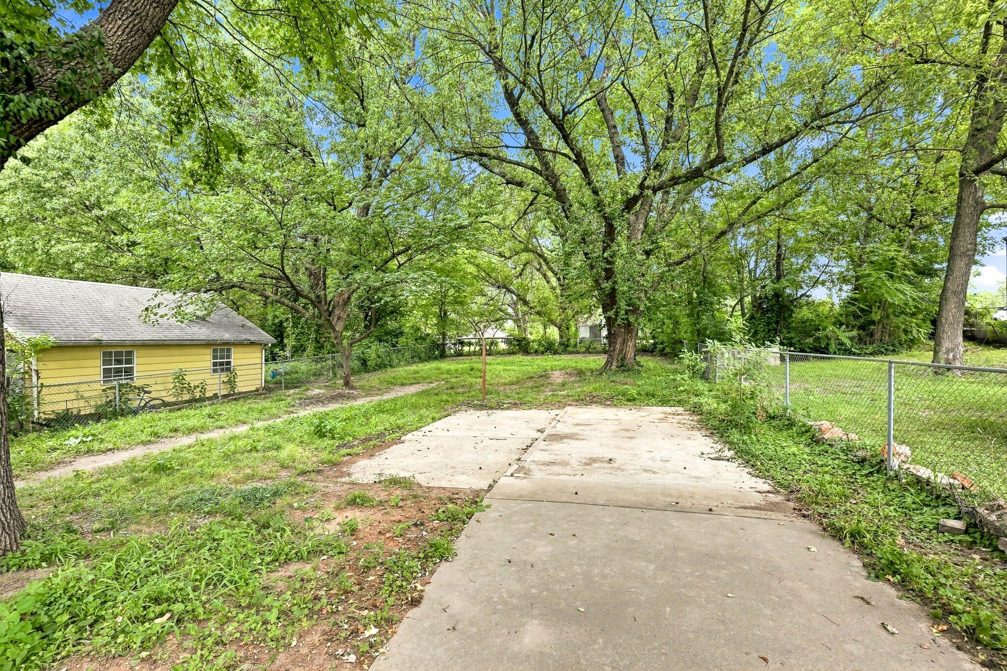 2416 North Main Avenue Property Photo 19