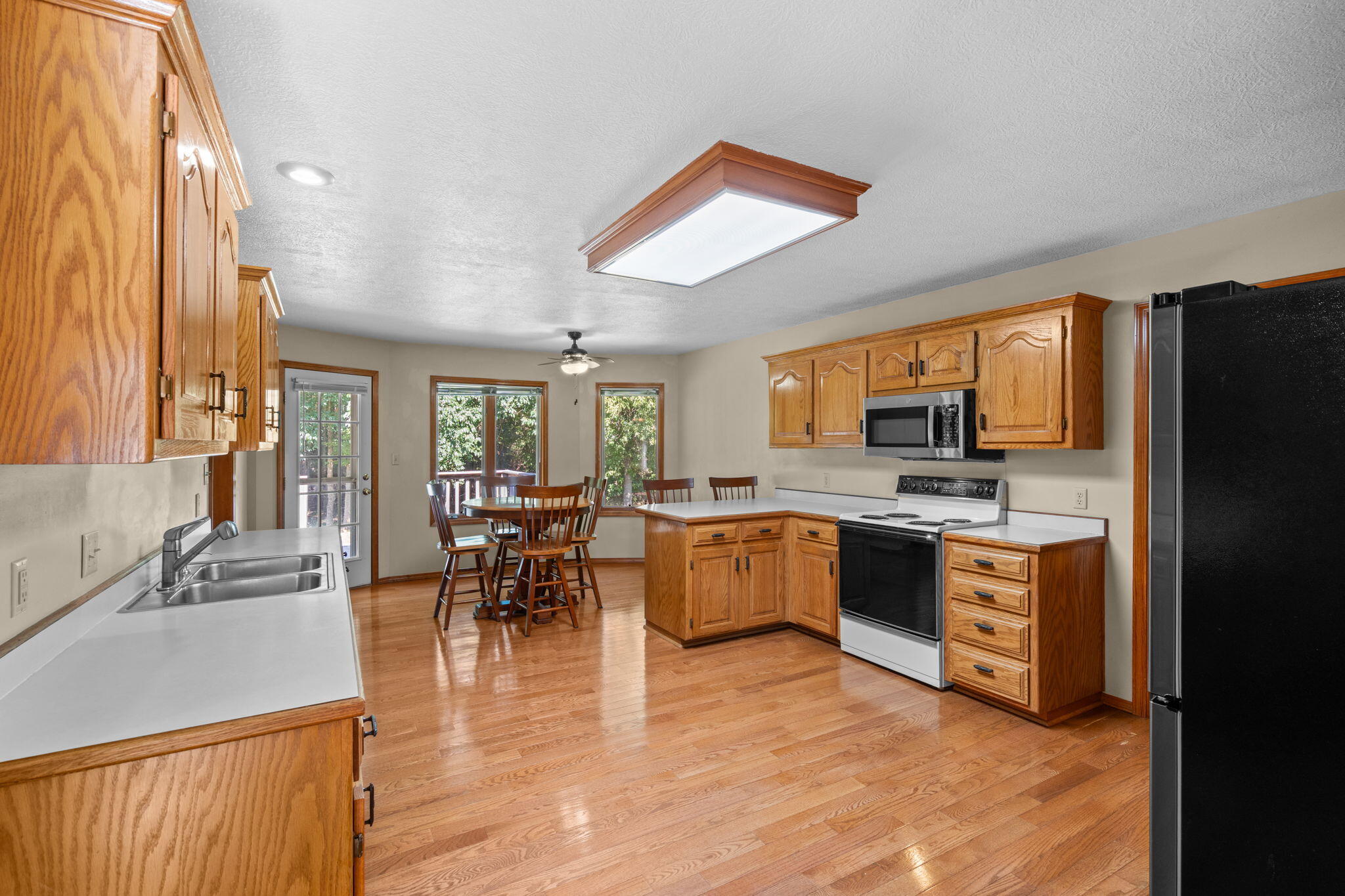 4055 North Pickwick Avenue Property Photo 8