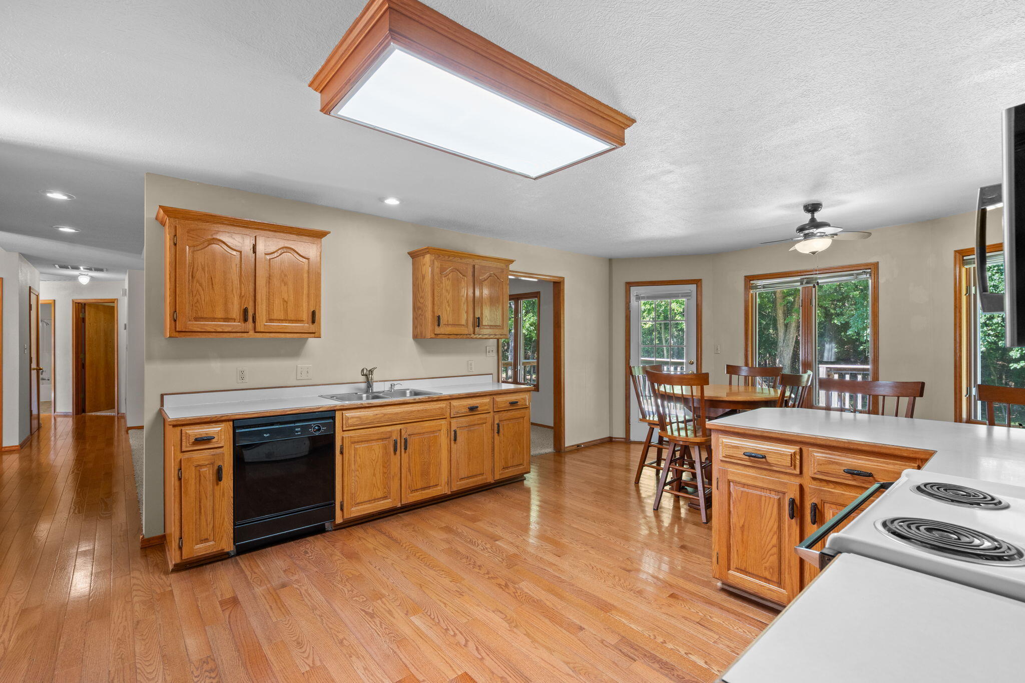 4055 North Pickwick Avenue Property Photo 10
