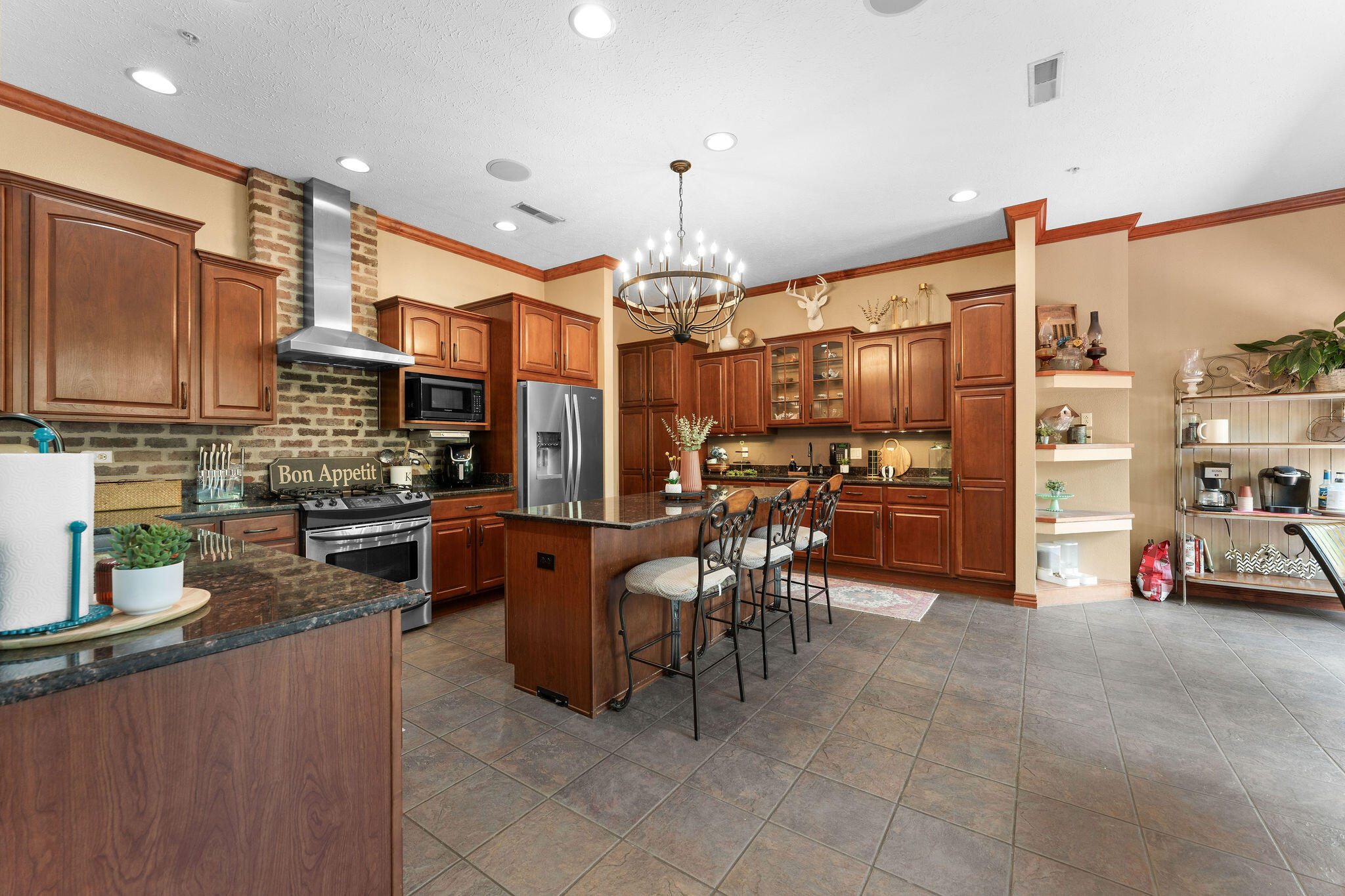 261 Country Bluff Drive Property Photo 18