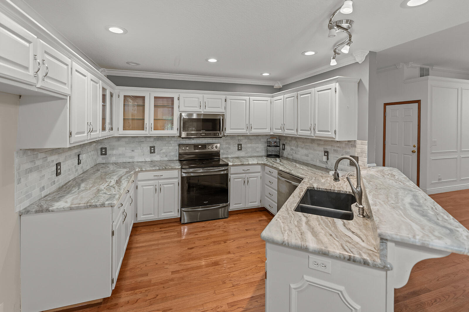 4301 Wisconsin Avenue Property Photo 10