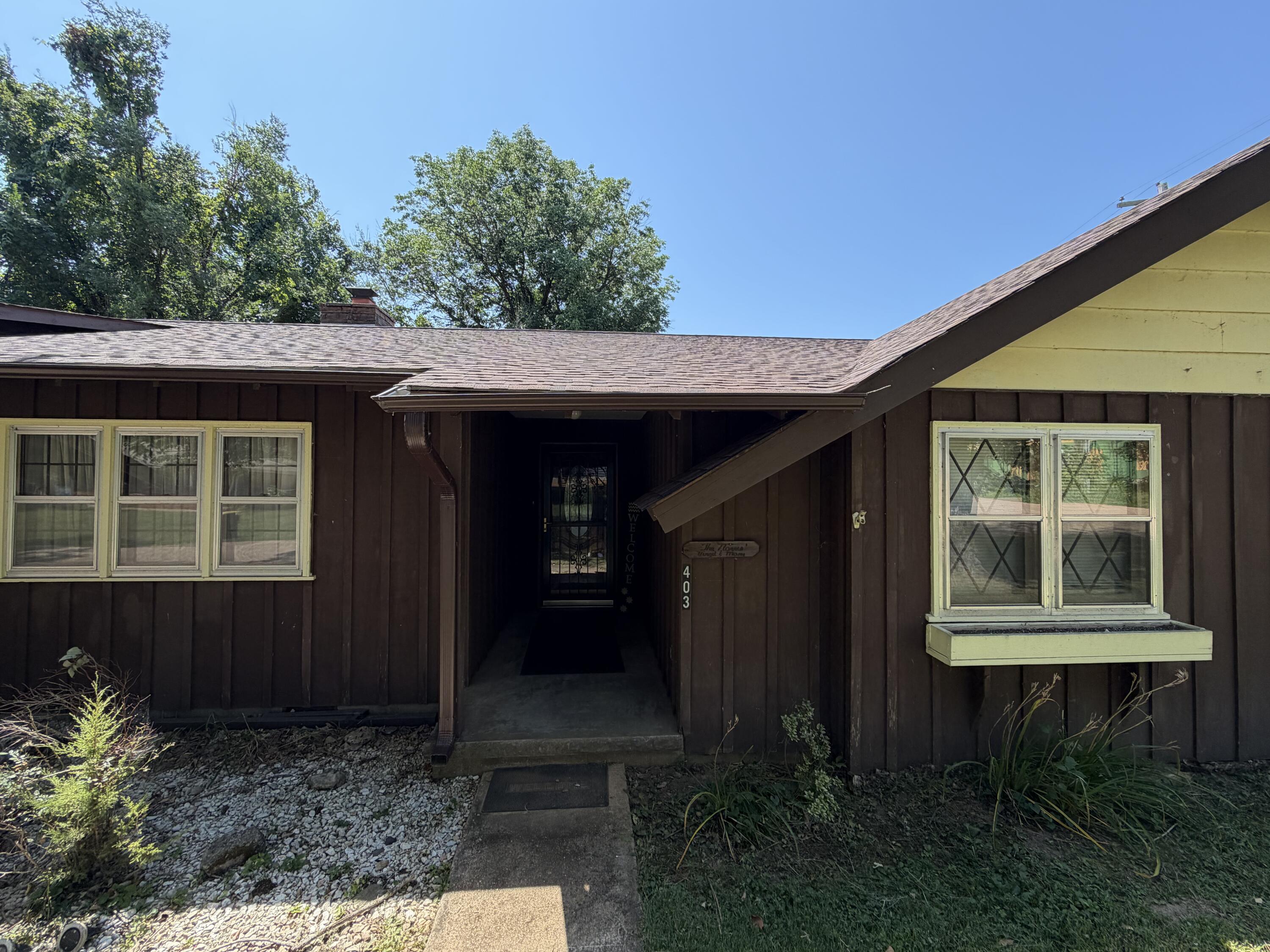 403 Luin Street Property Photo 2
