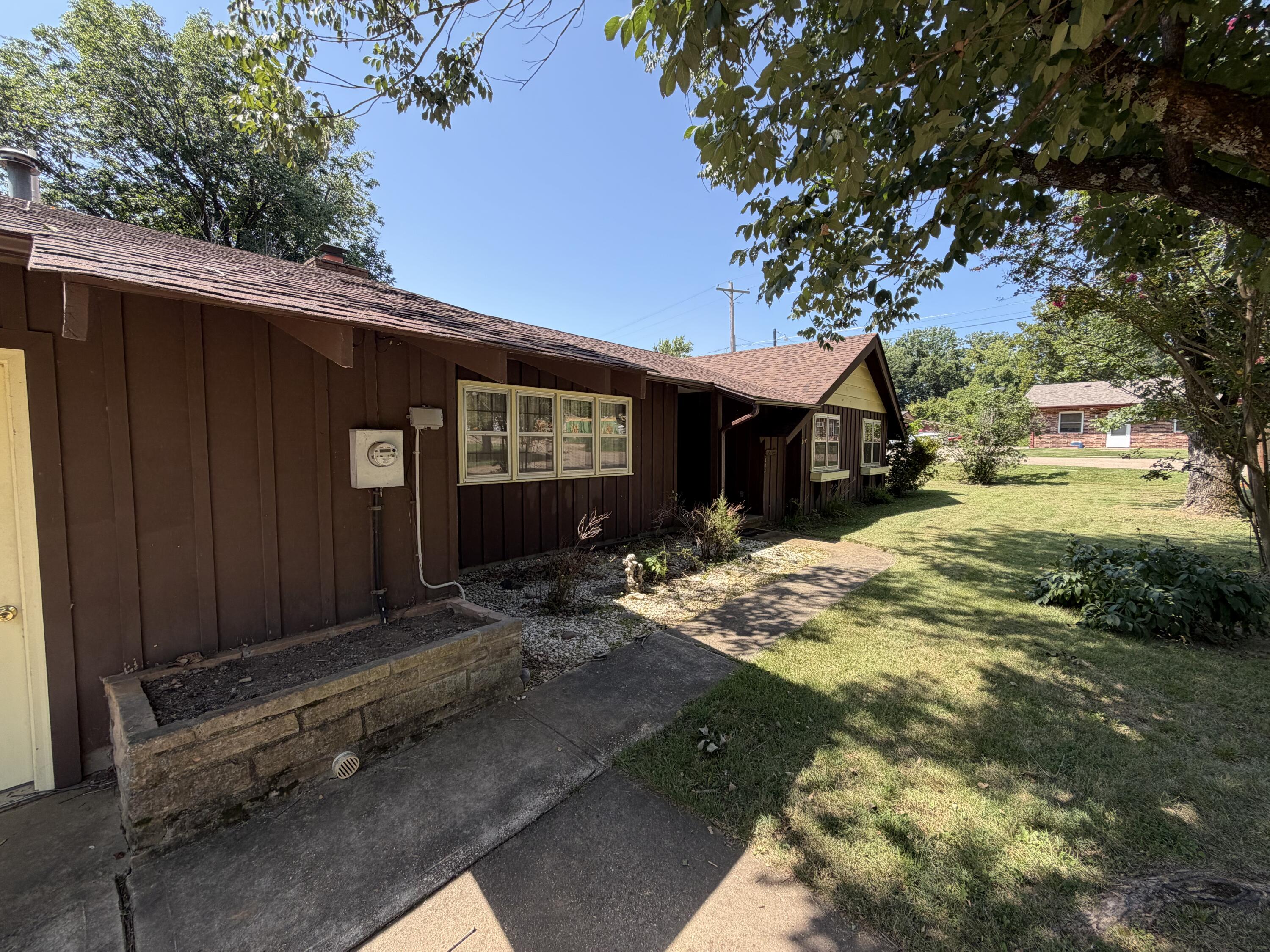 403 Luin Street Property Photo 3