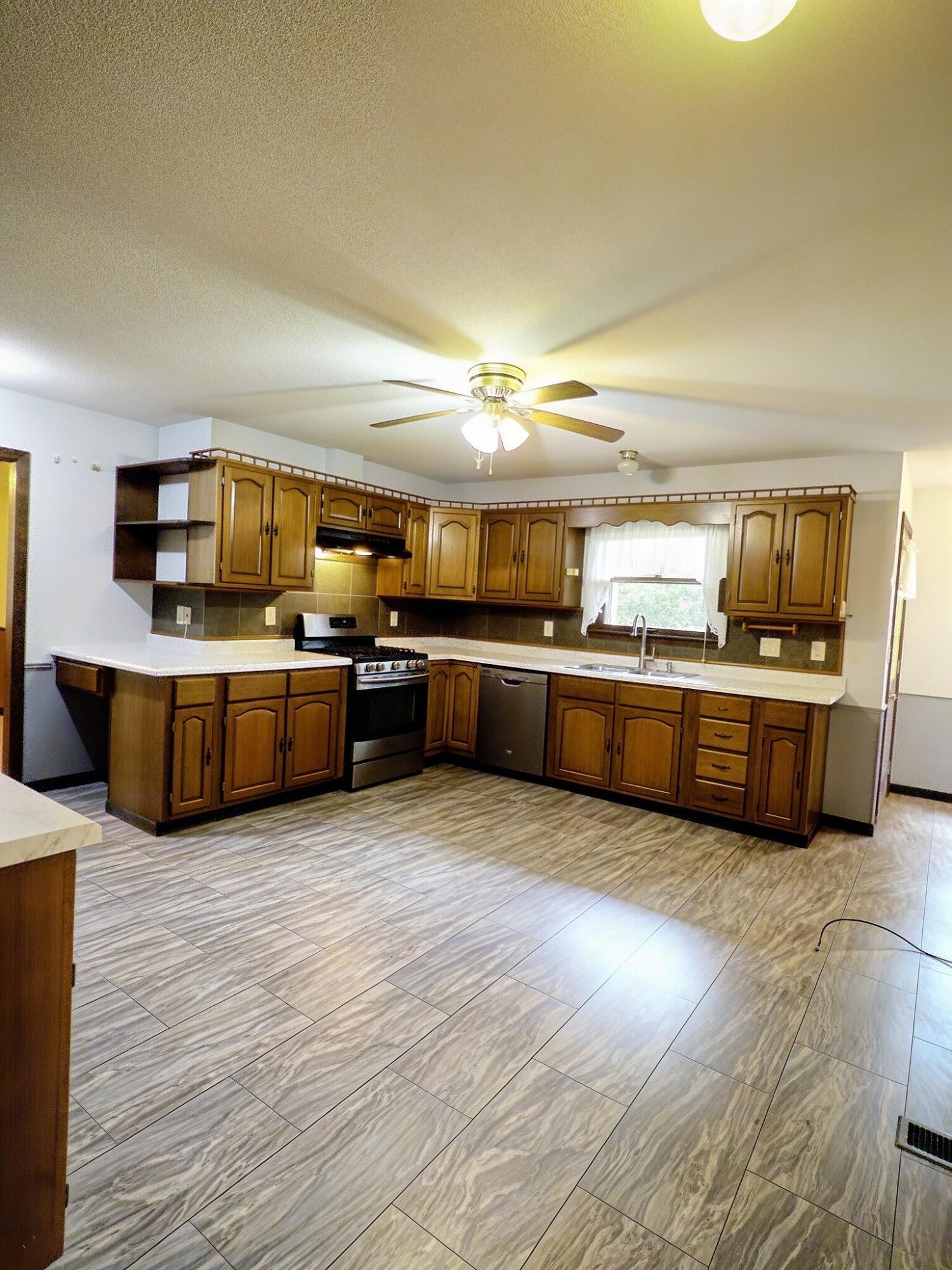 403 Luin Street Property Photo 8