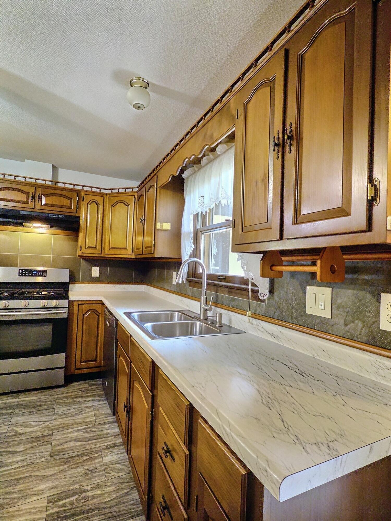 403 Luin Street Property Photo 10