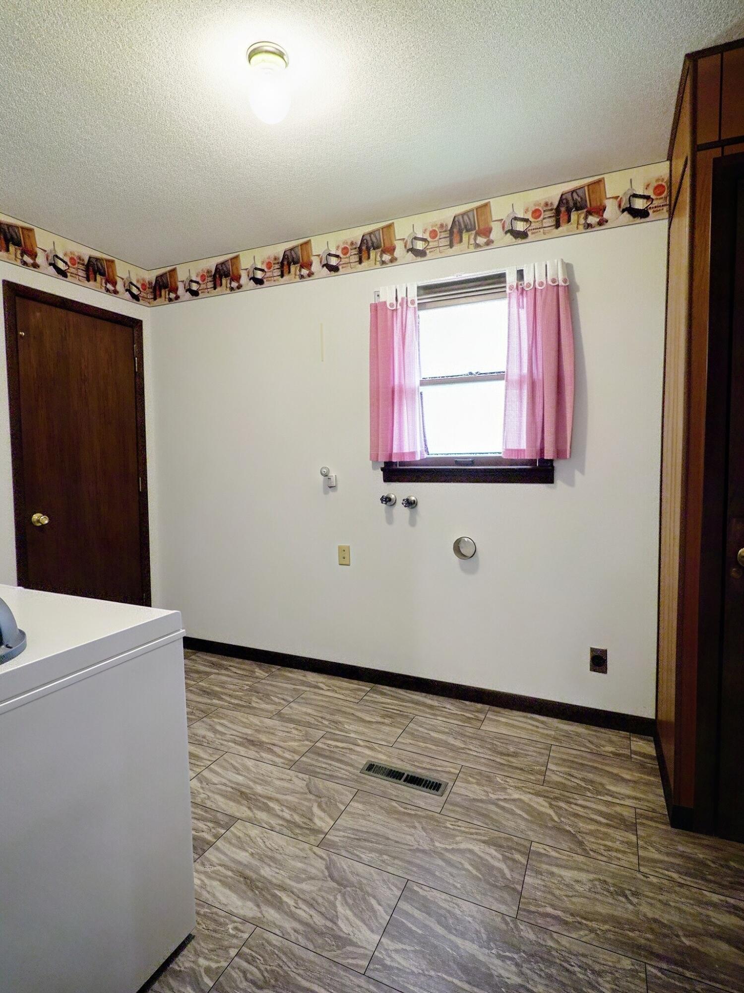 403 Luin Street Property Photo 24