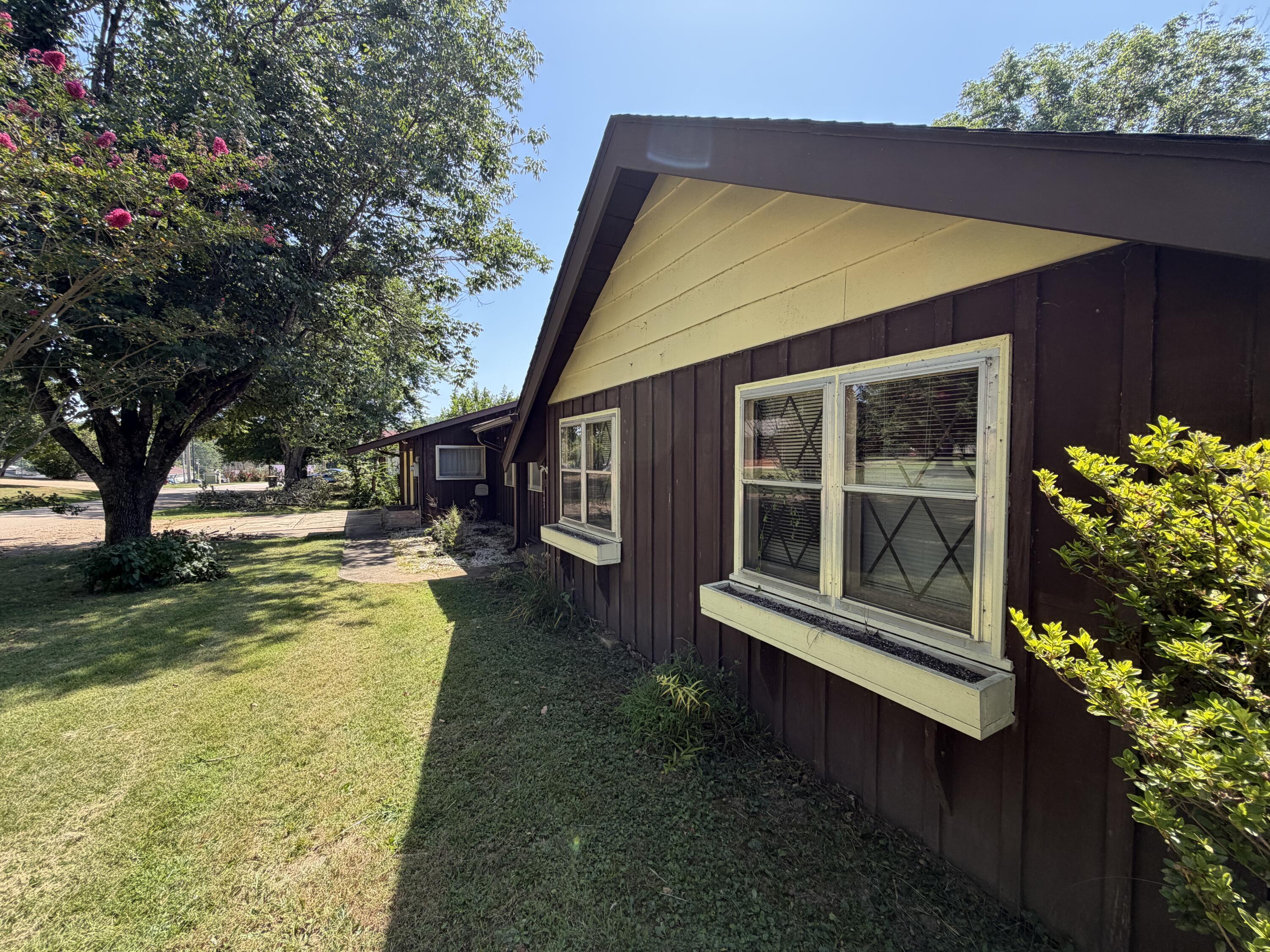 403 Luin Street Property Photo 32