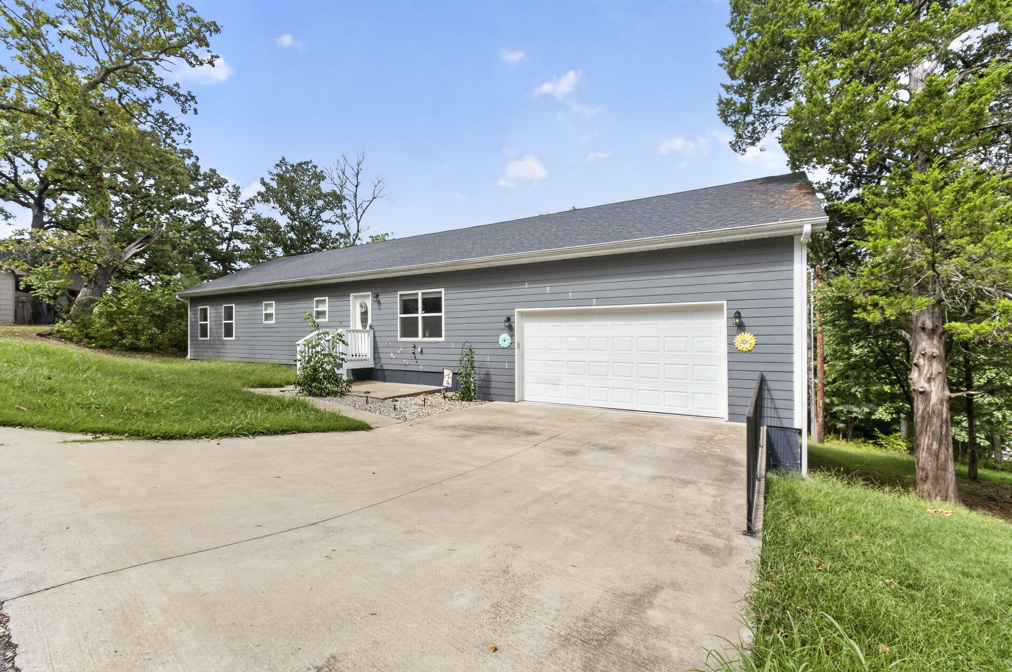 488 Rockhill Drive Property Photo 1