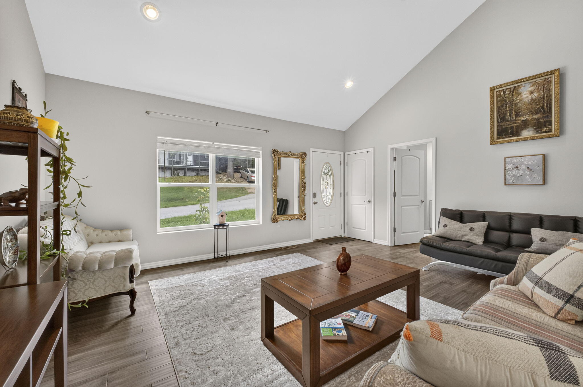 488 Rockhill Drive Property Photo 4