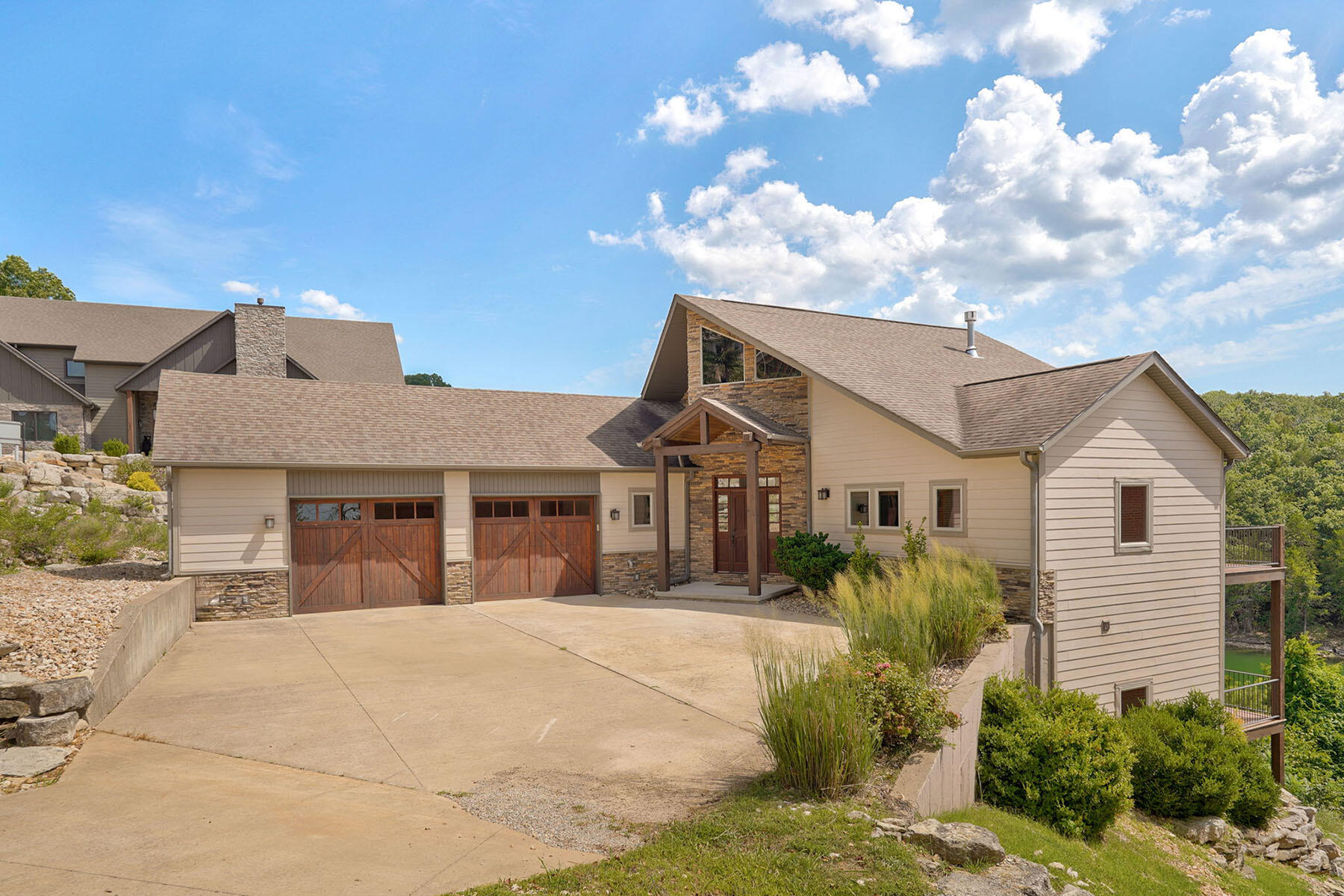 122 Joseph Cove Drive Property Photo 9