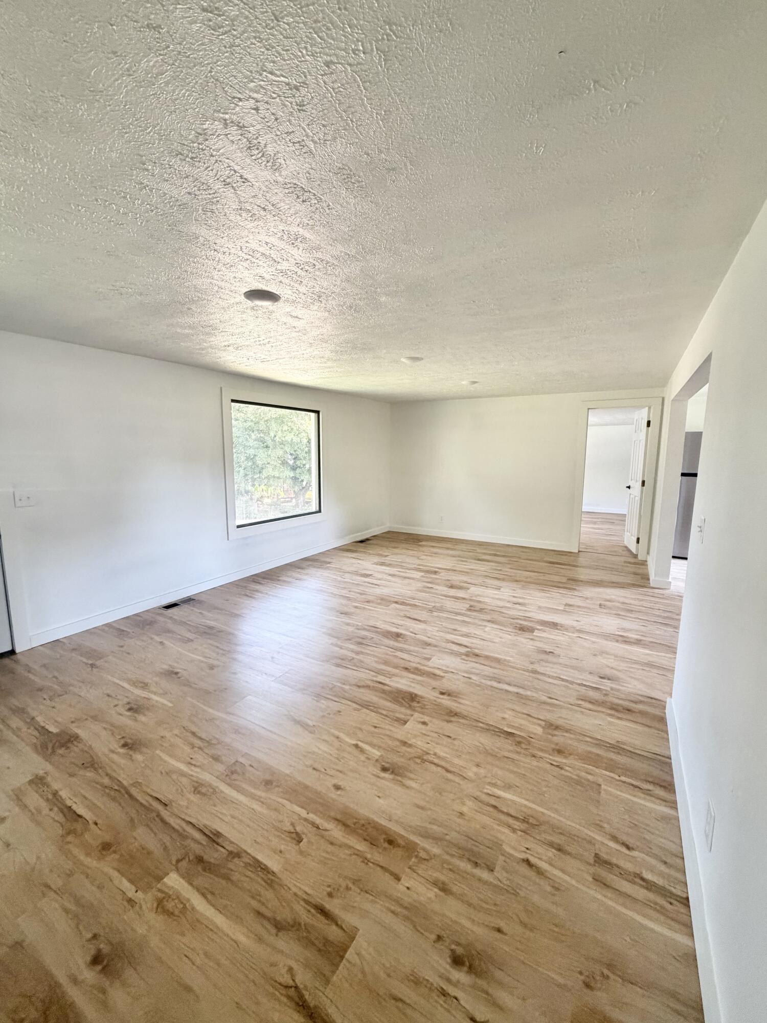 401 North Phelps Avenue Property Photo 8
