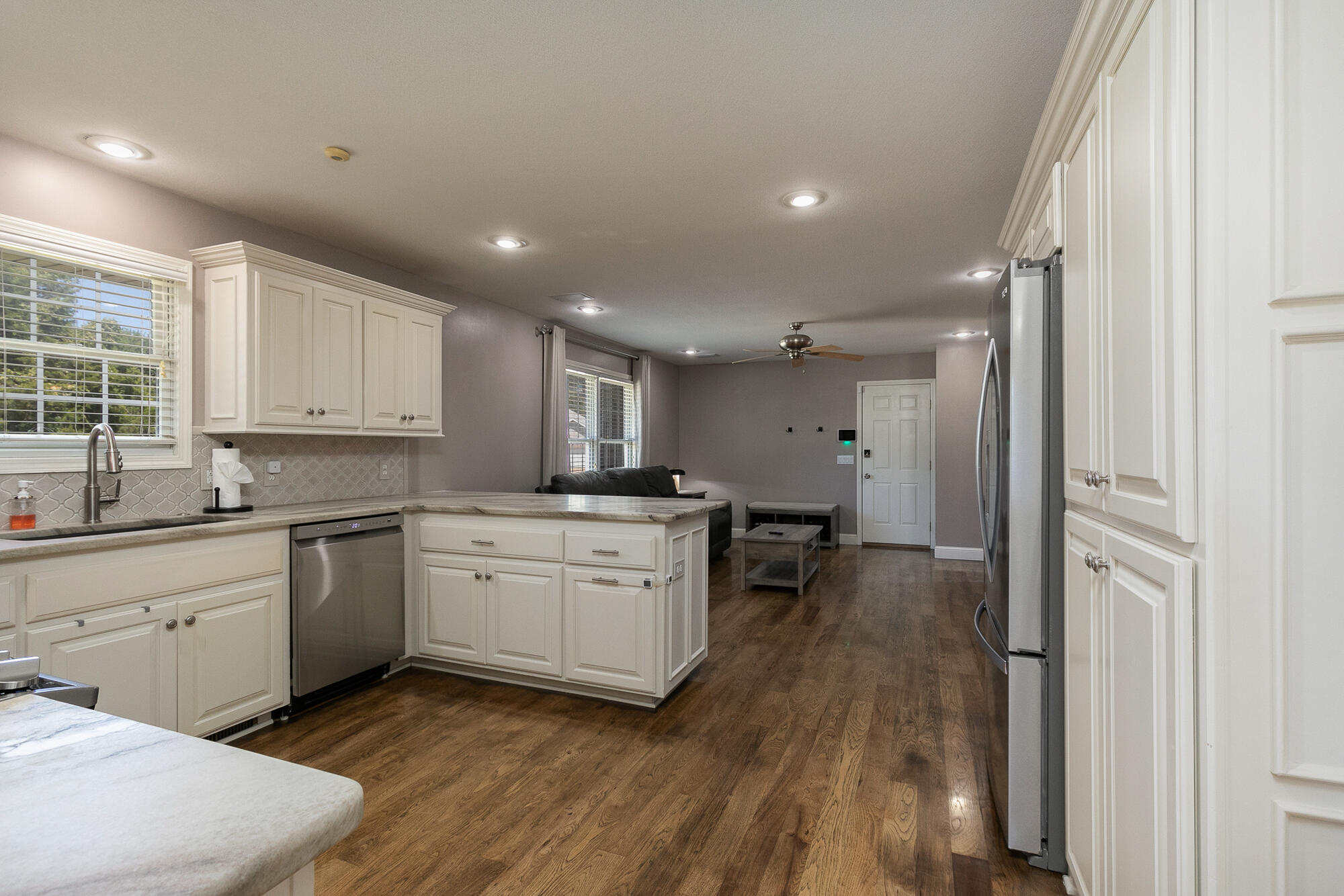 736 South Willow Court Property Photo 14