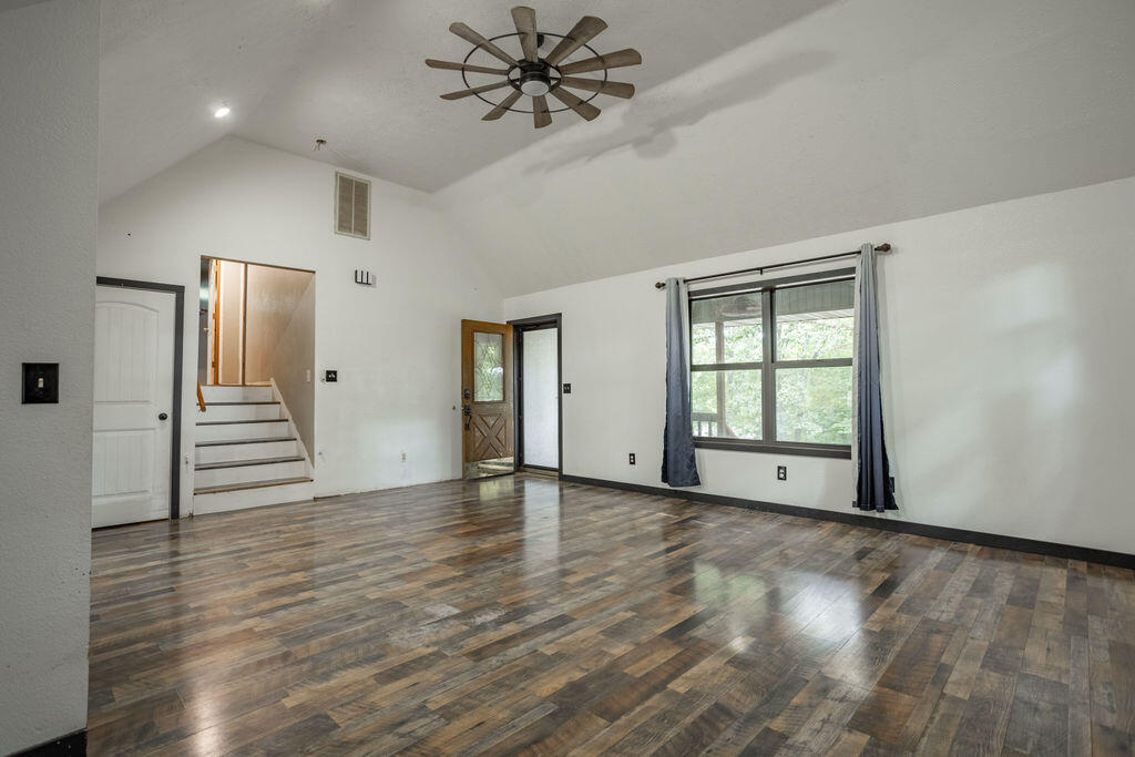 4206 Serenity Lane Property Photo 6