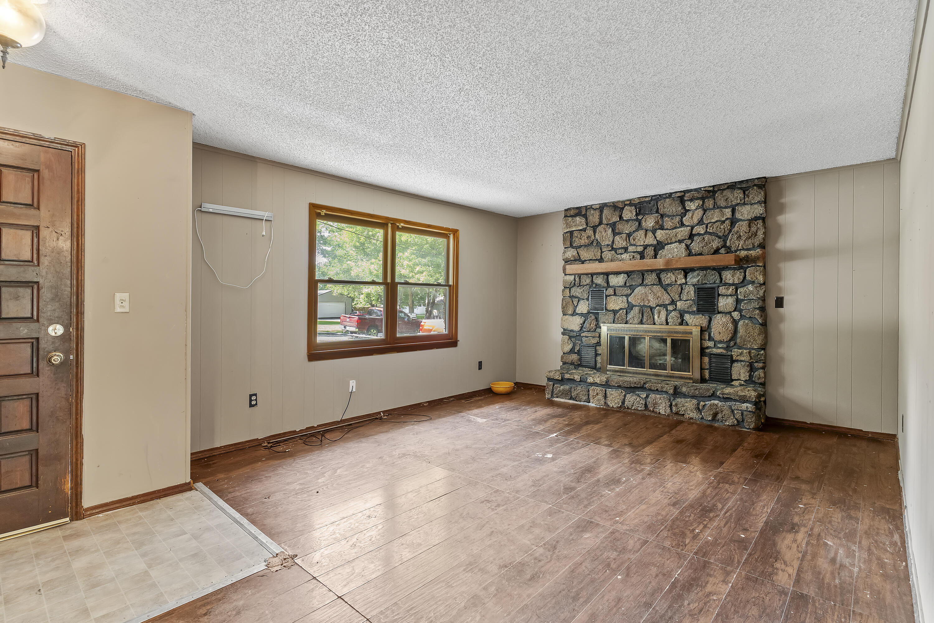 330 Peacock Lane Property Photo 5