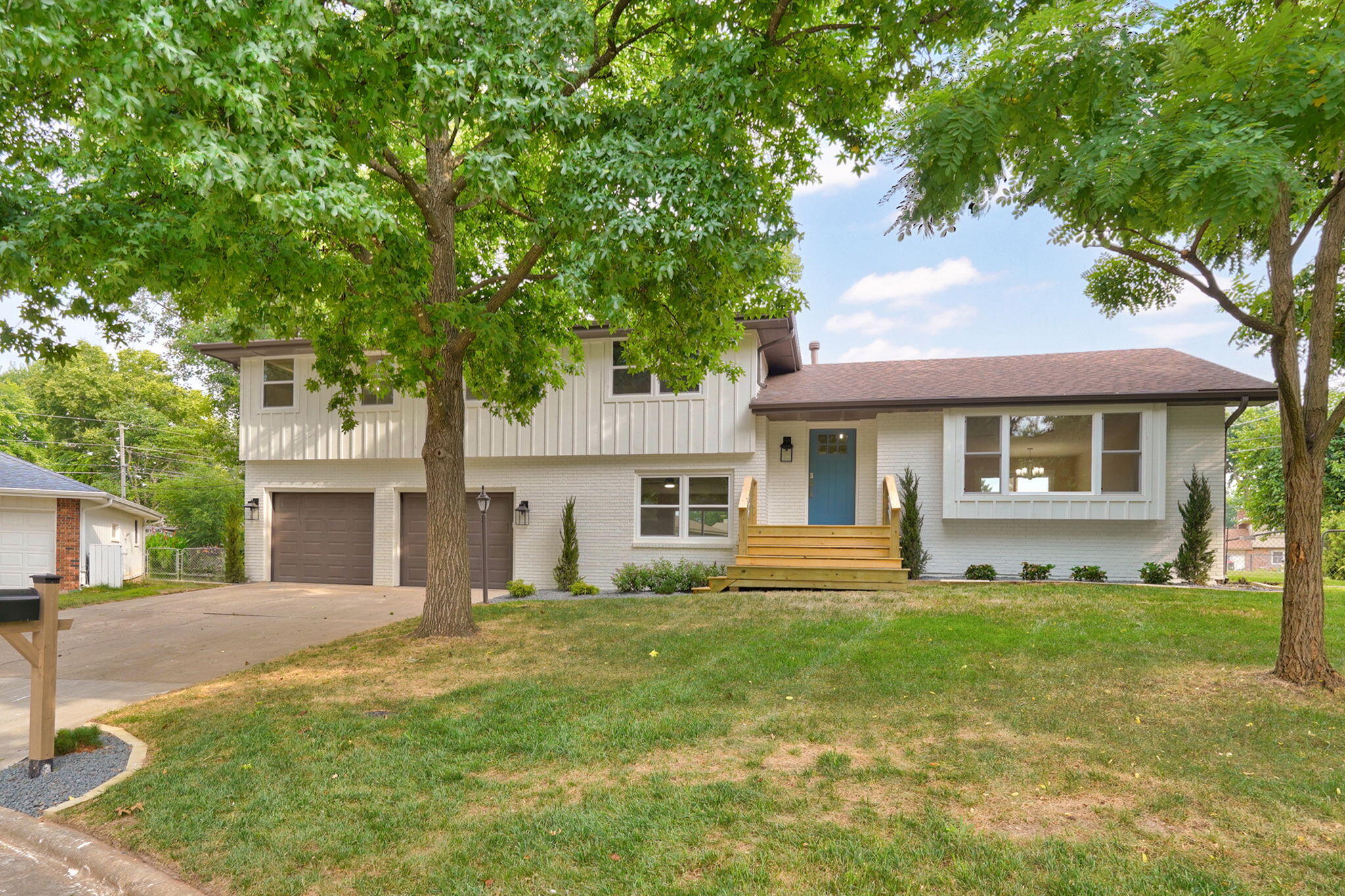 713 East Meadowlark Circle