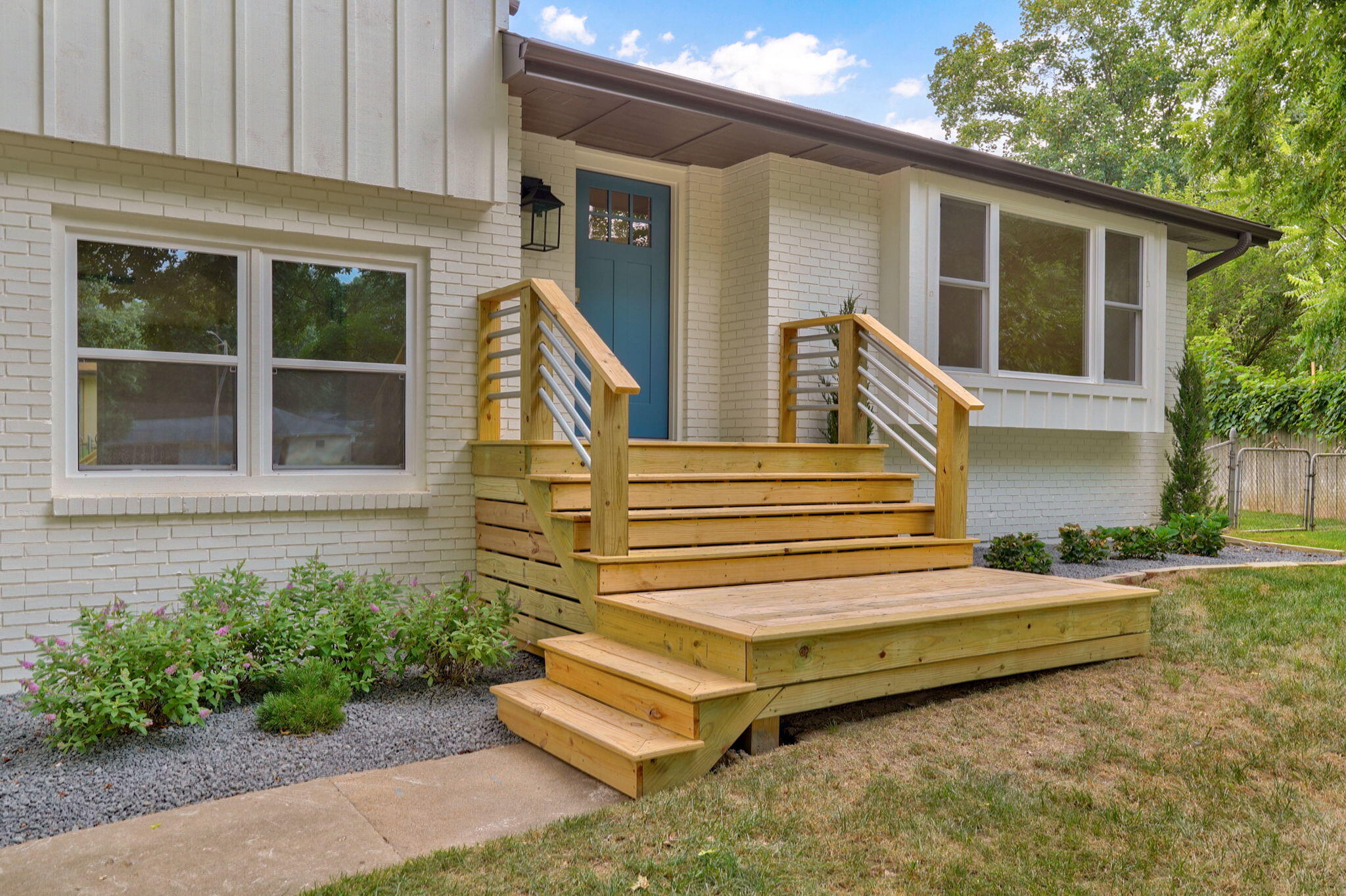 713 East Meadowlark Circle Property Photo 4