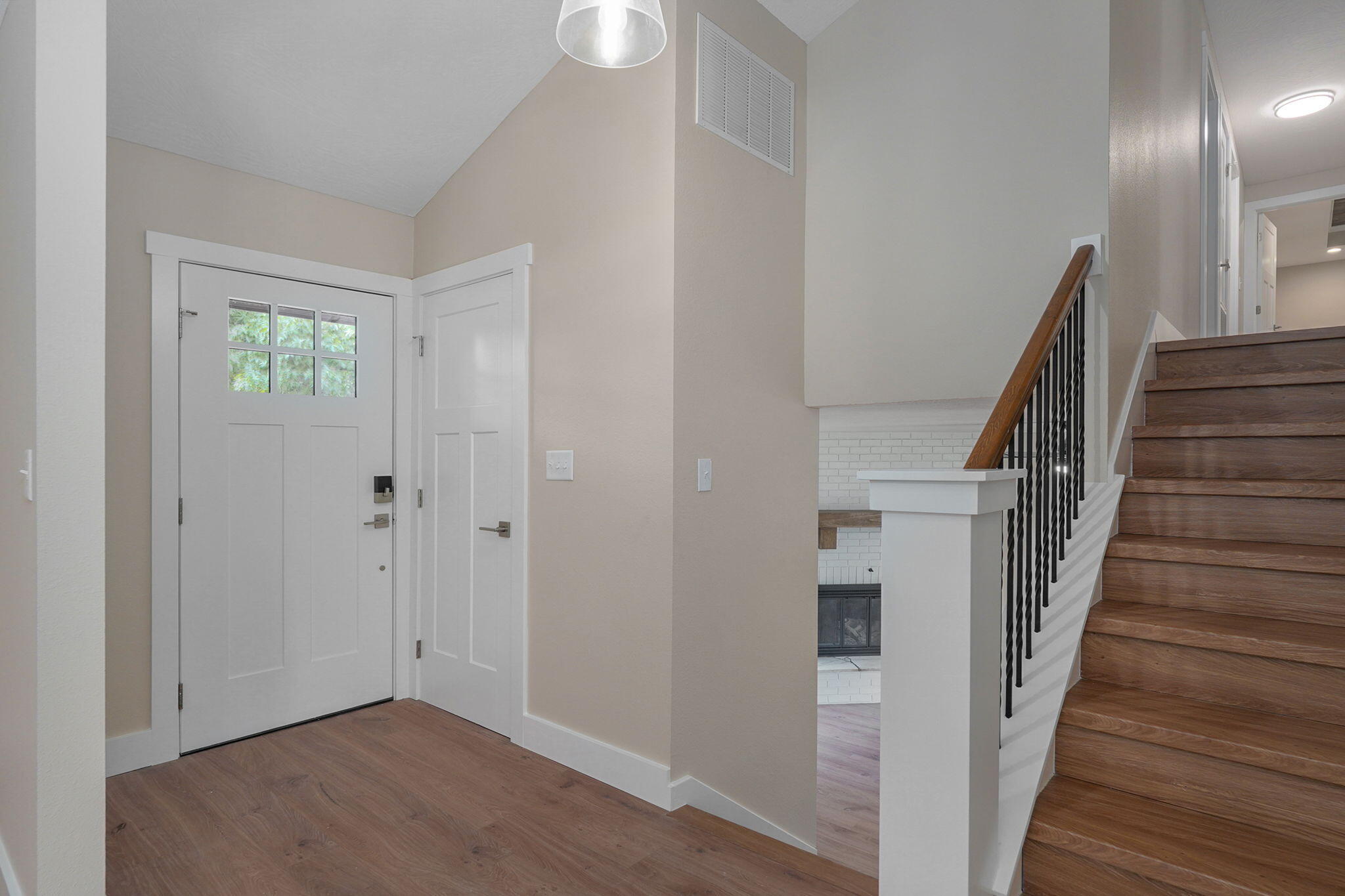 713 East Meadowlark Circle Property Photo 6