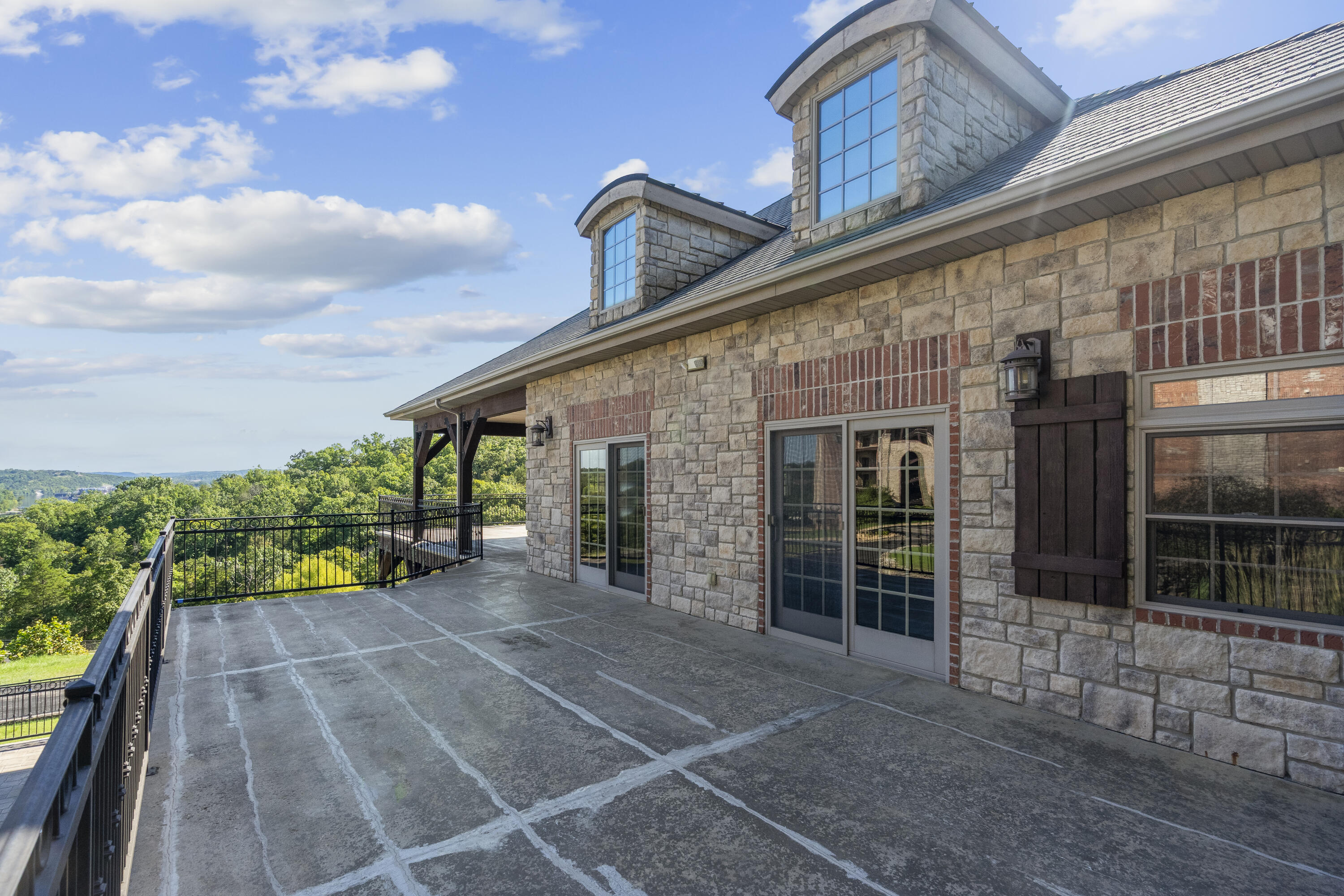 1207 Riverstone Drive Property Photo 27