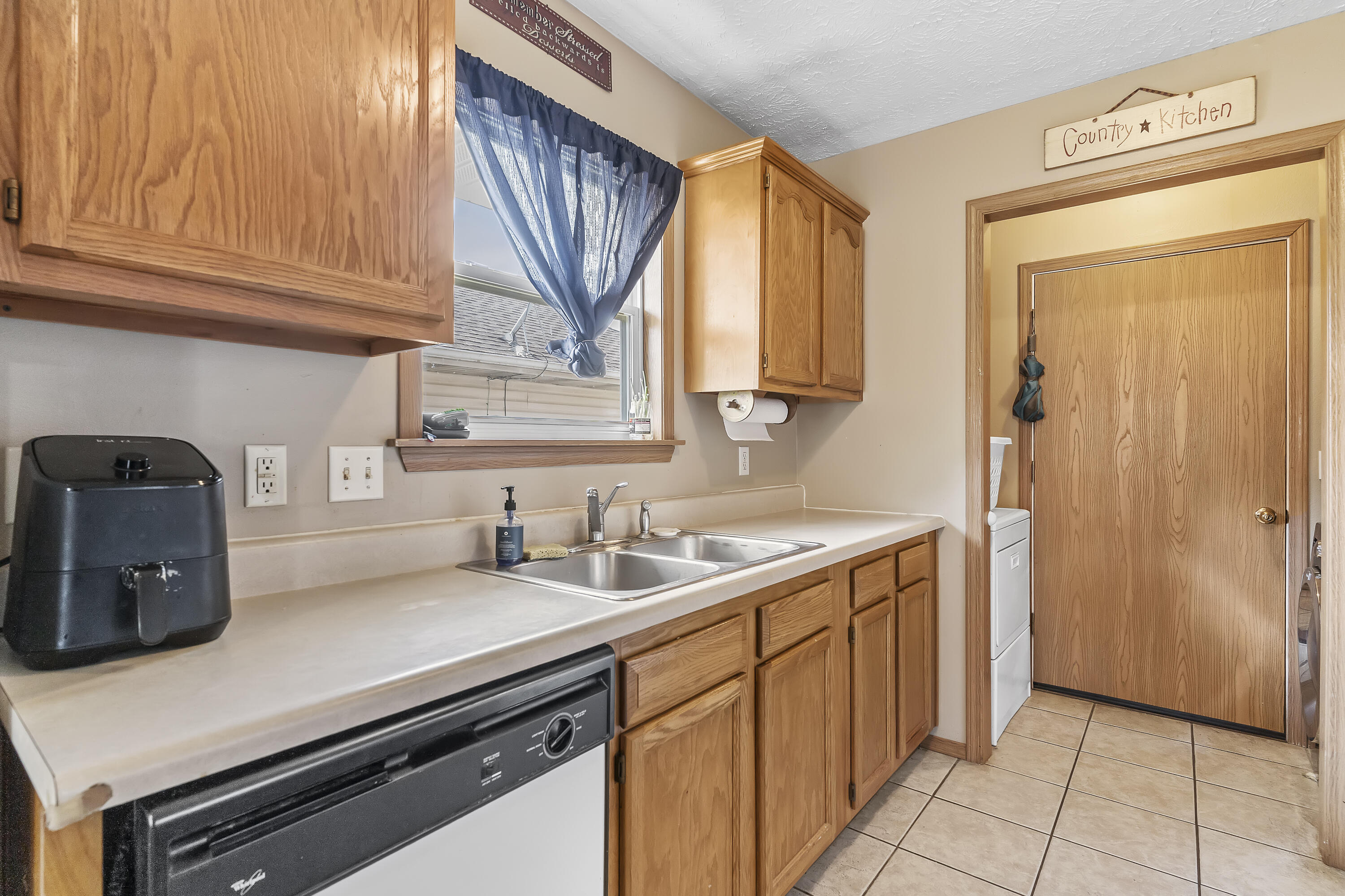 3208 West Scott Street Property Photo 12