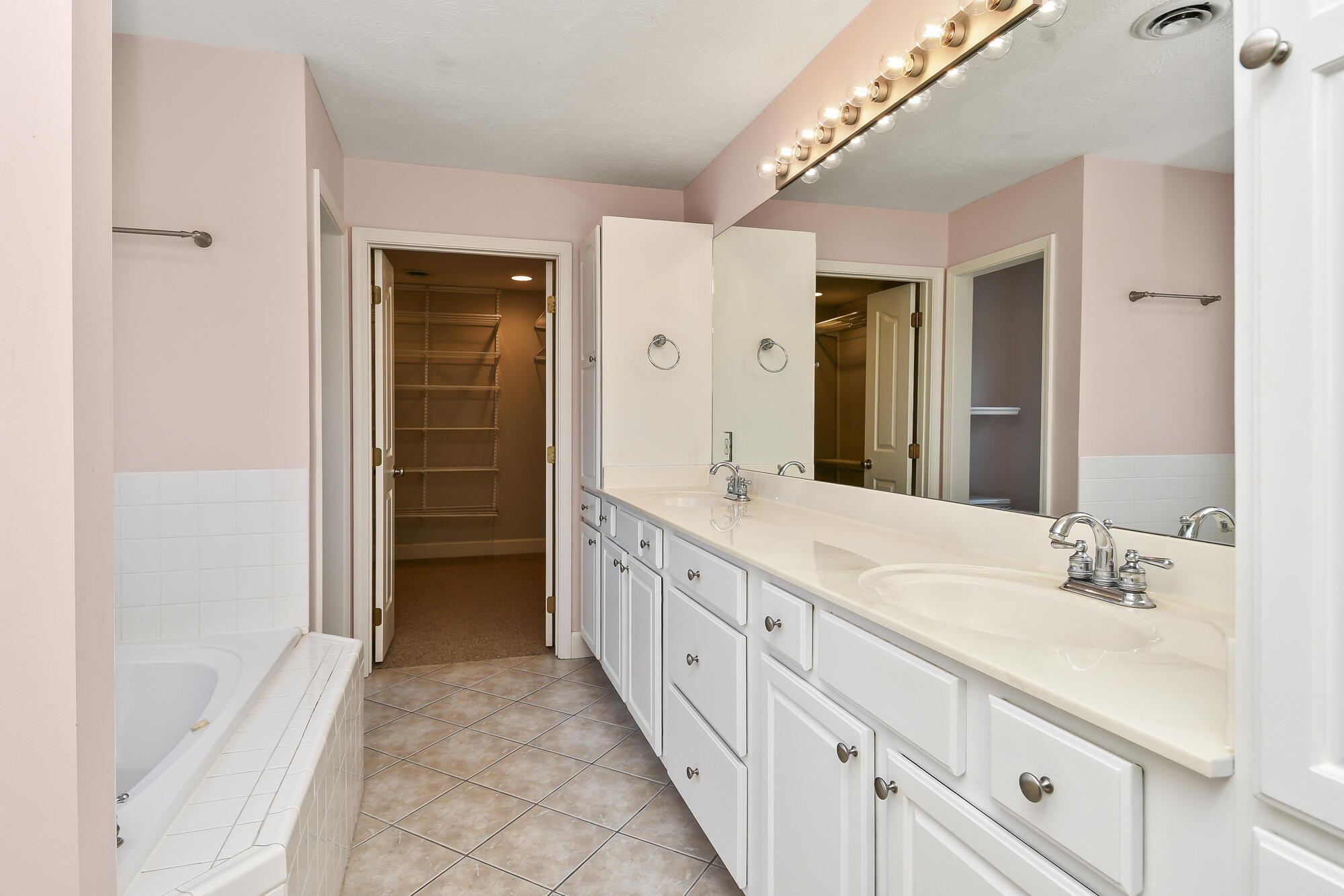 1419 Briarwood Dr. Drive Property Photo 12