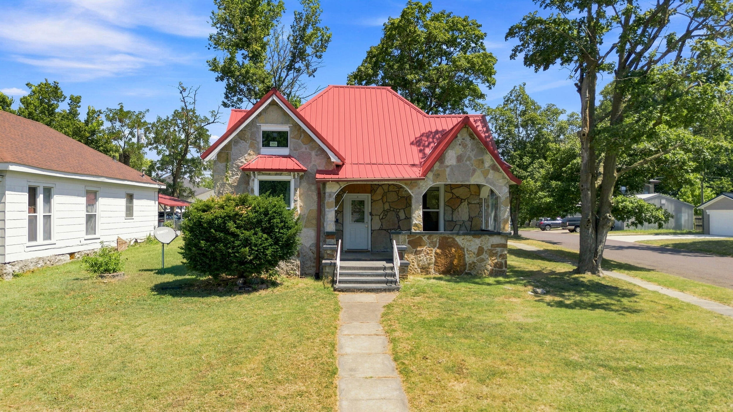 401 2nd Street Property Photo 1