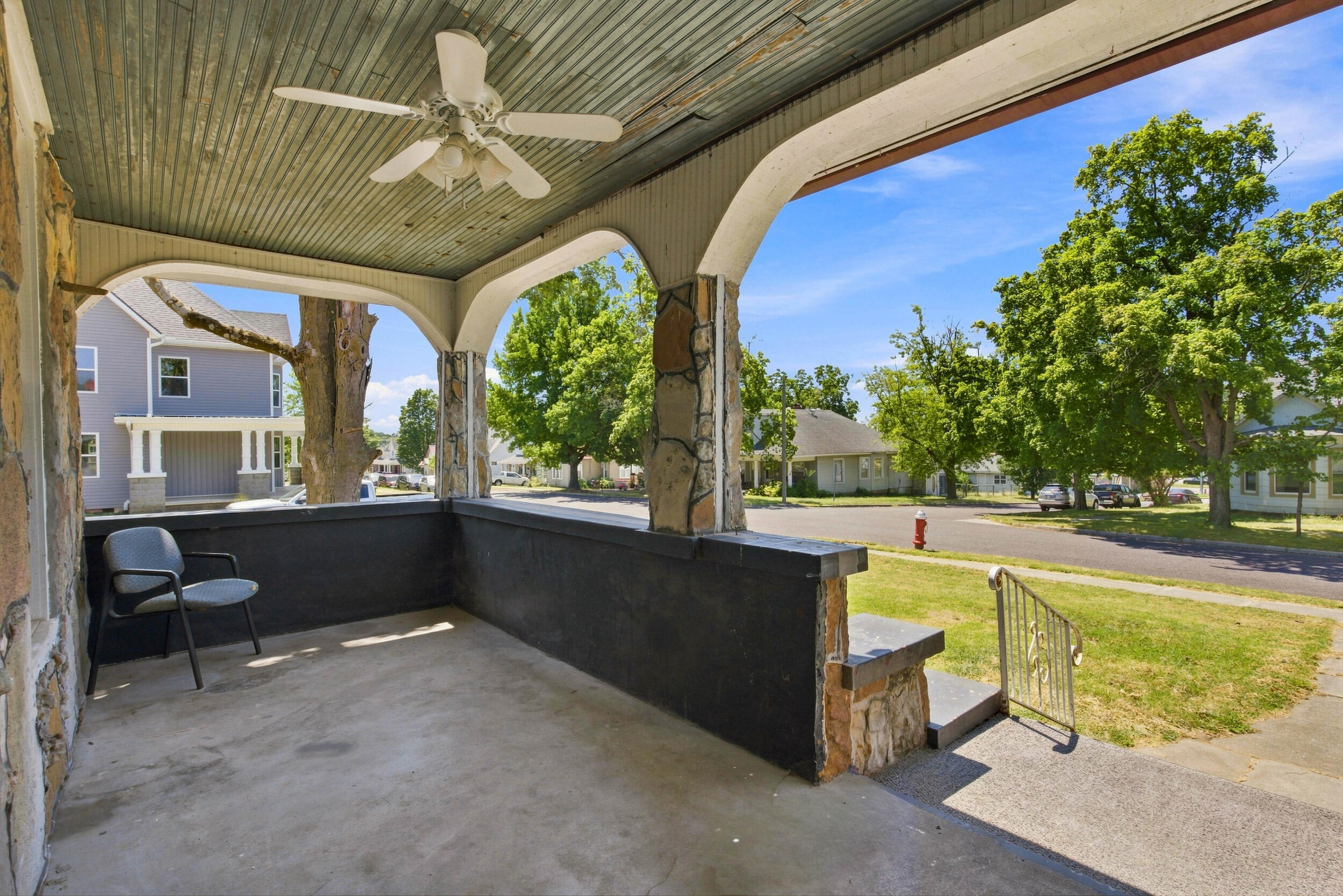 401 2nd Street Property Photo 2
