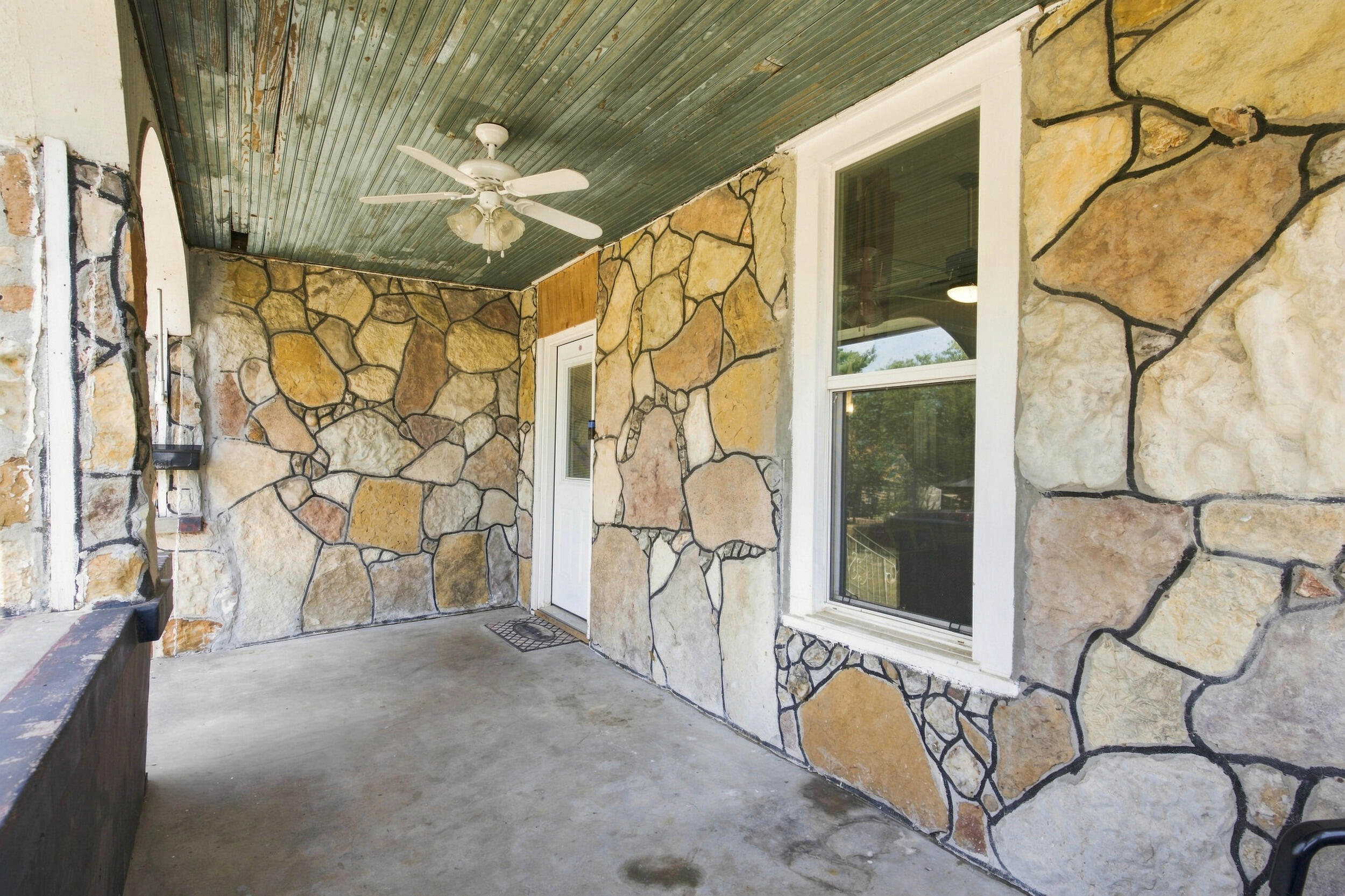 401 2nd Street Property Photo 3