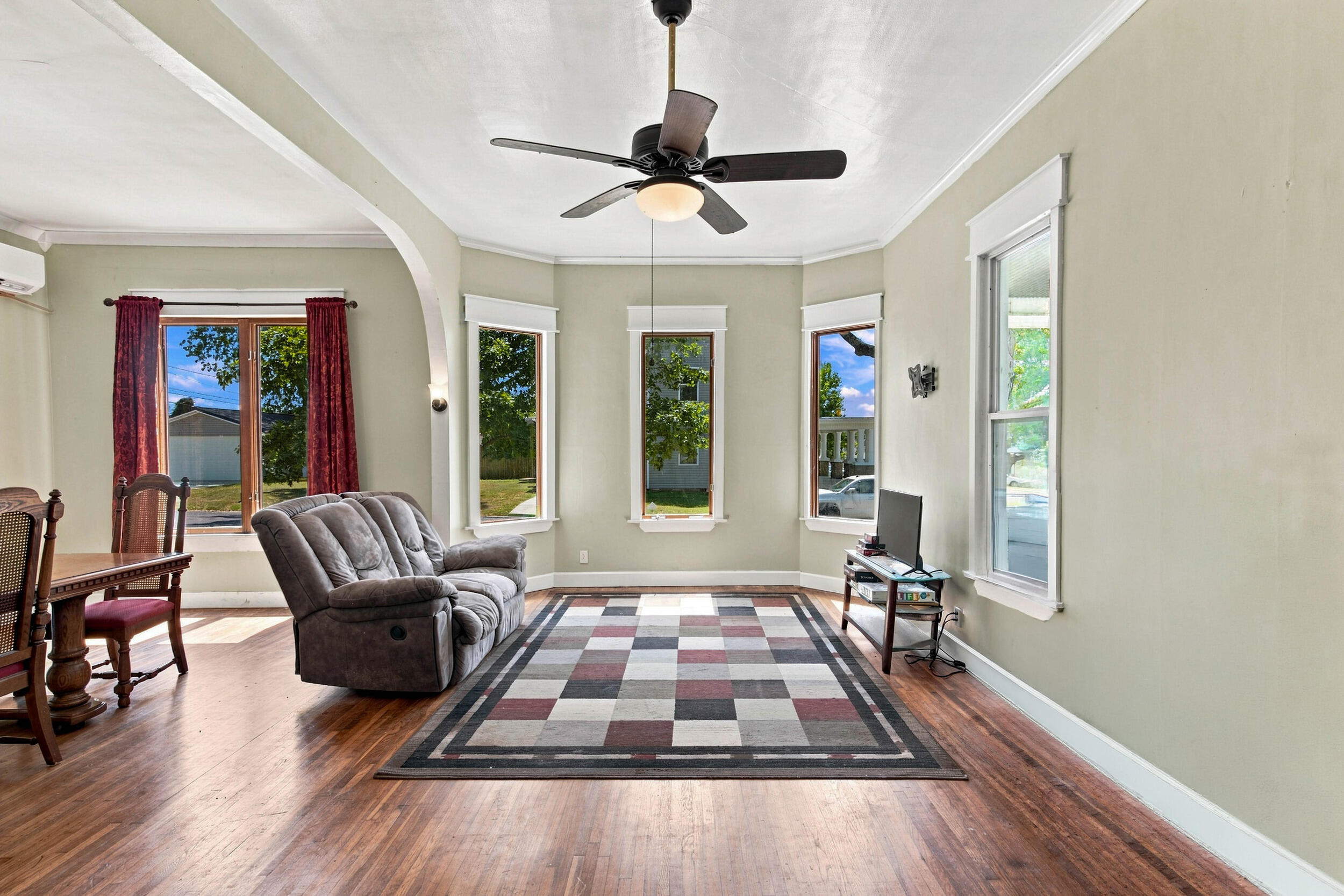 401 2nd Street Property Photo 5