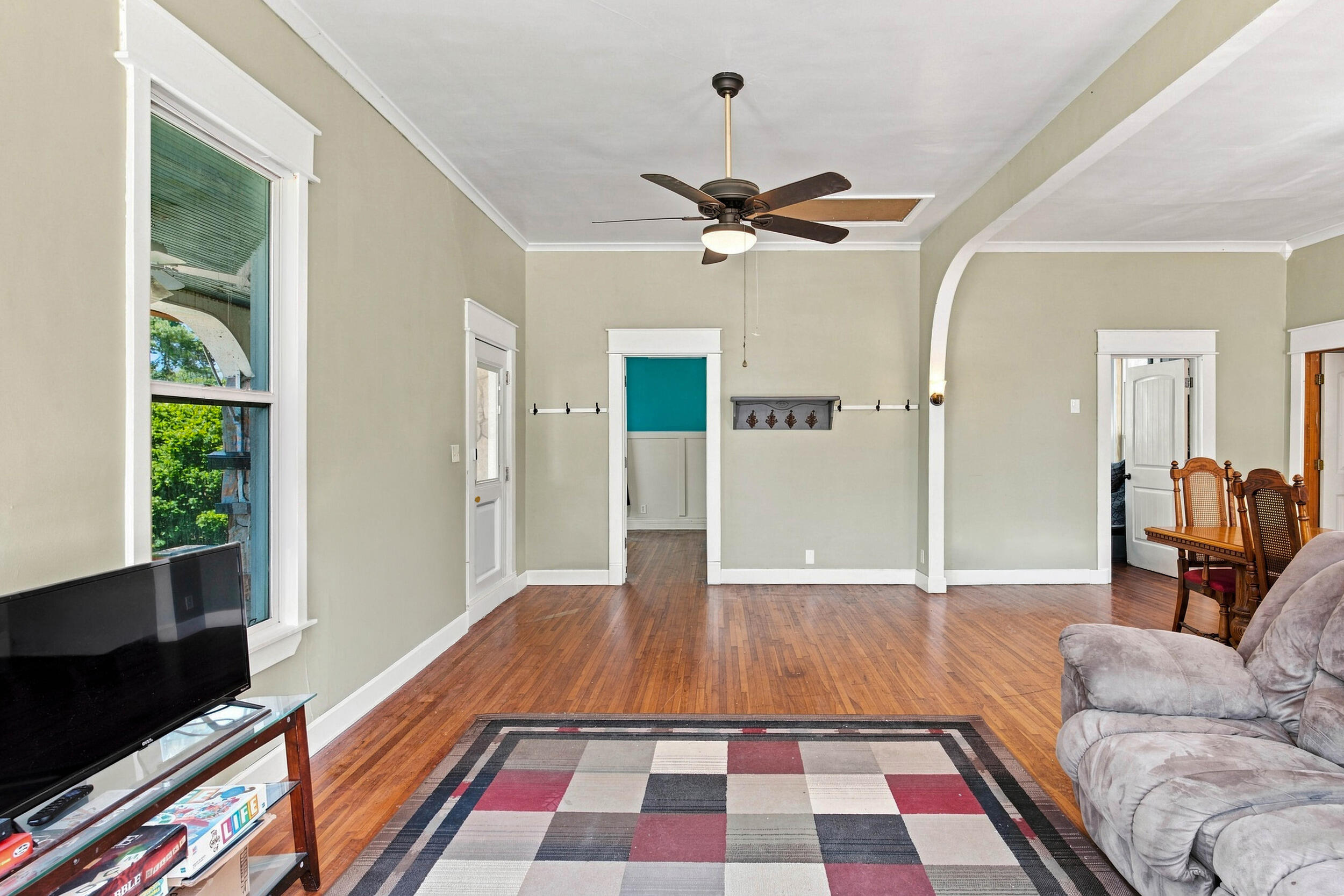 401 2nd Street Property Photo 6
