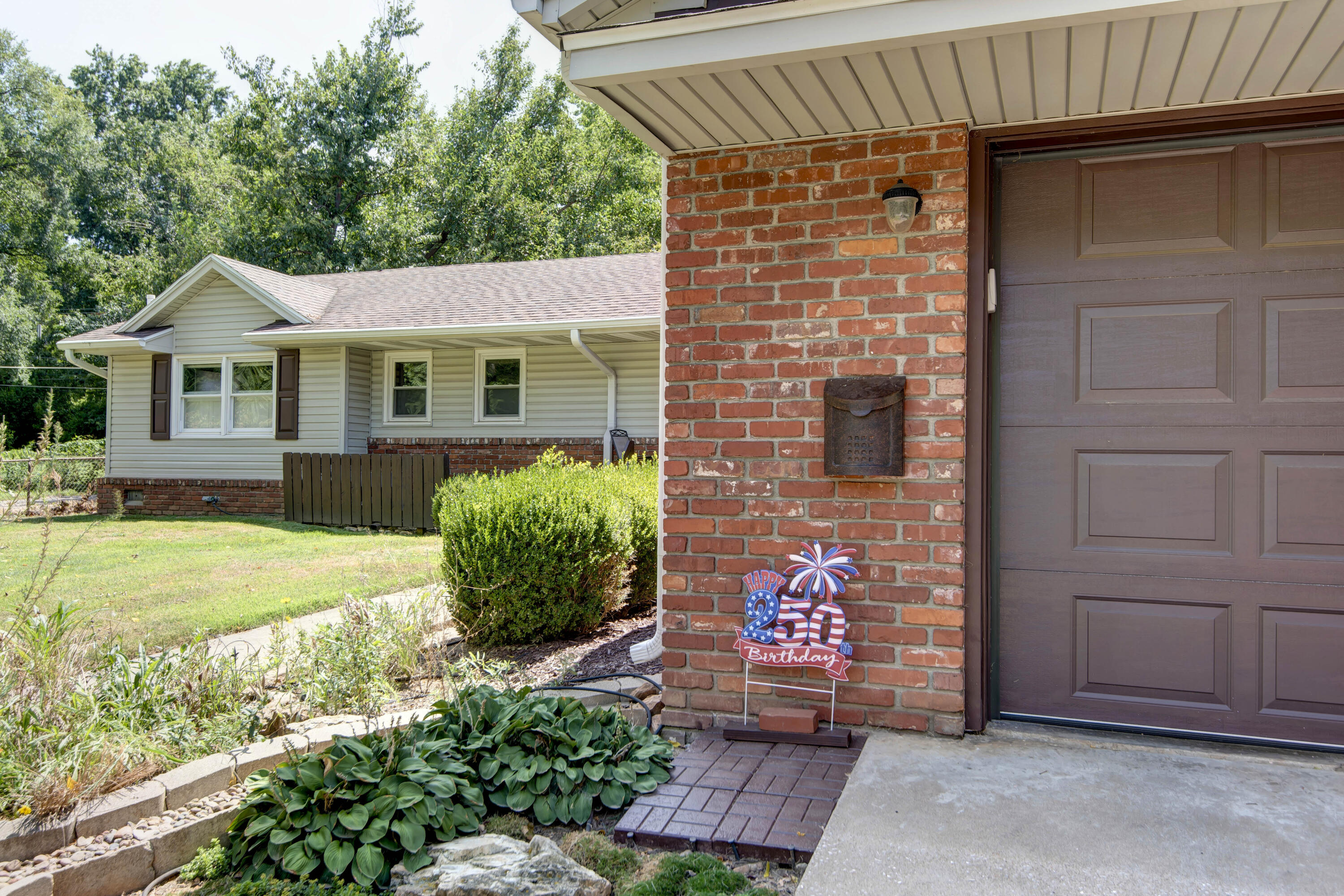 1842 East Sunset Drive Property Photo 3