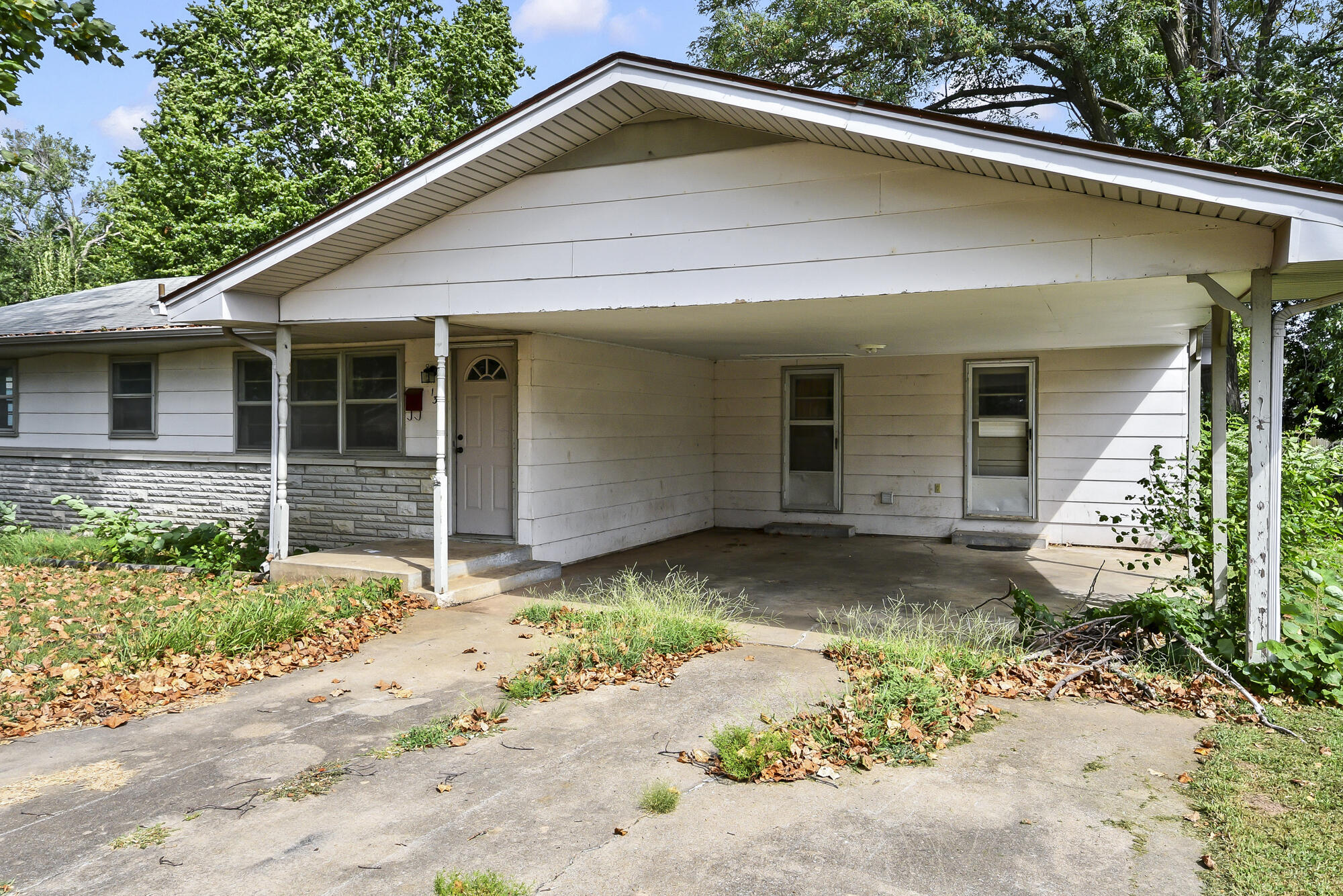 1317 East Cambridge Street Property Photo 2
