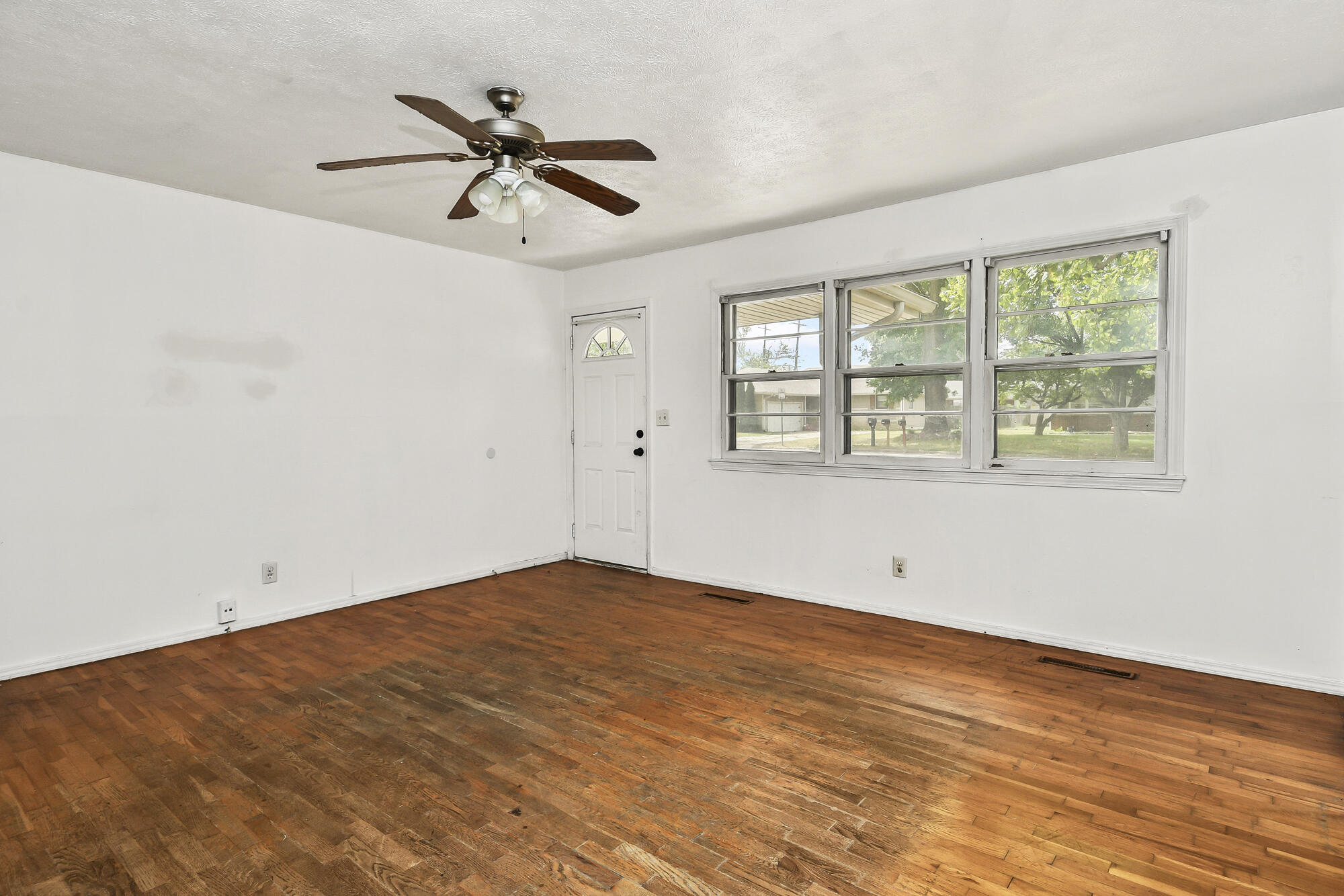 1317 East Cambridge Street Property Photo 5